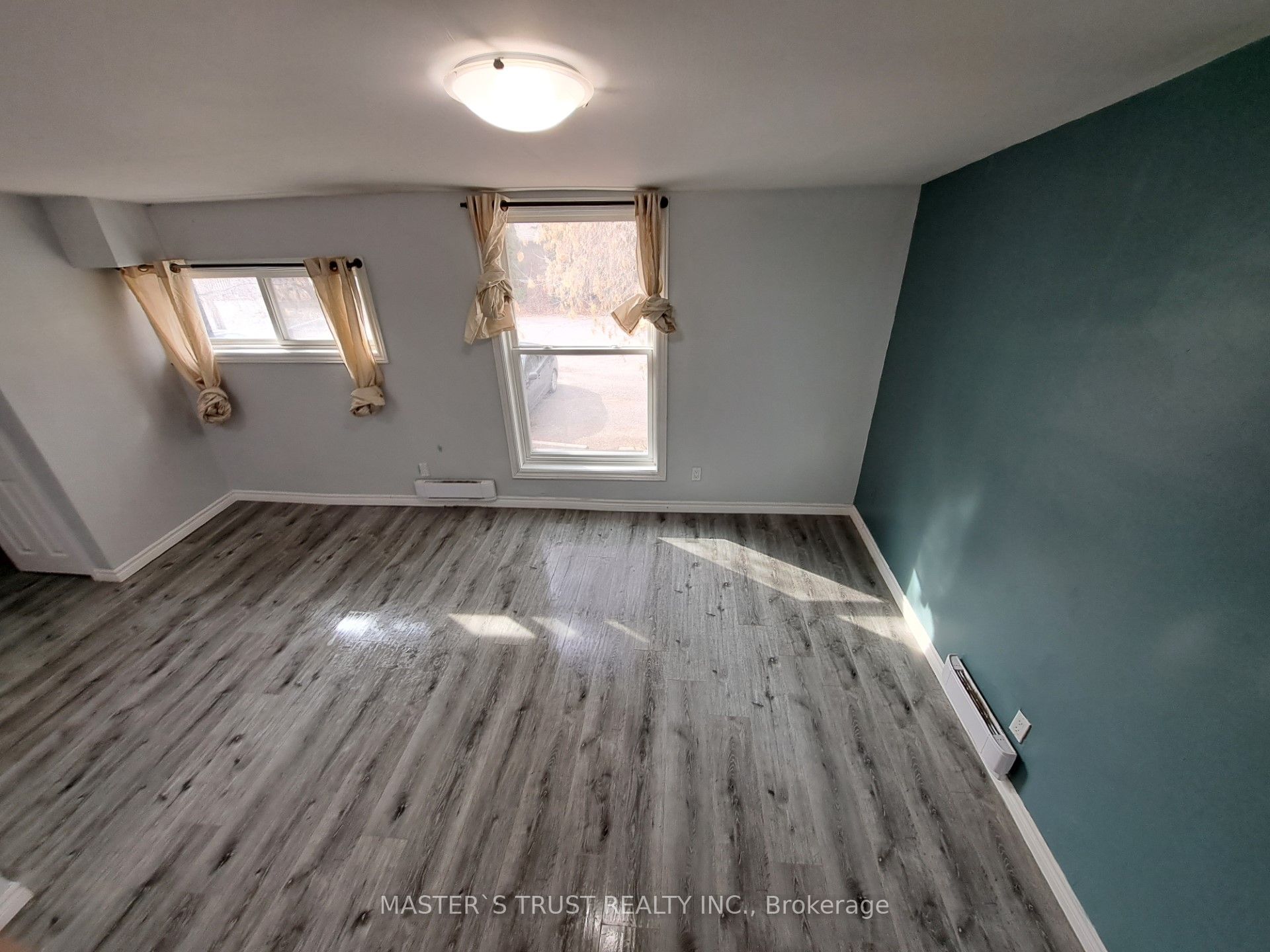 27 Front Street N 201 Property Photo 6