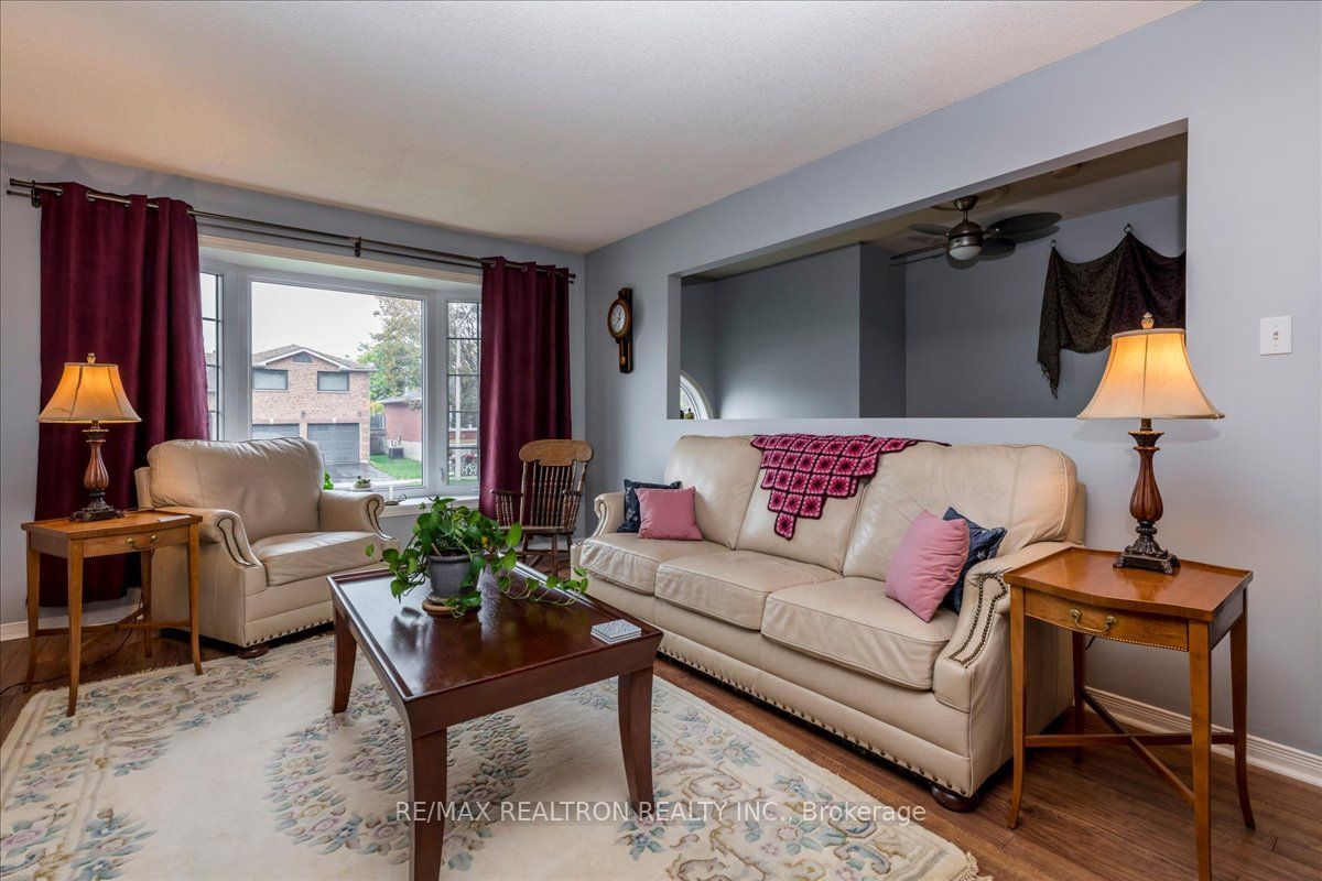 37 Toboggan Hill Drive Property Photo 3