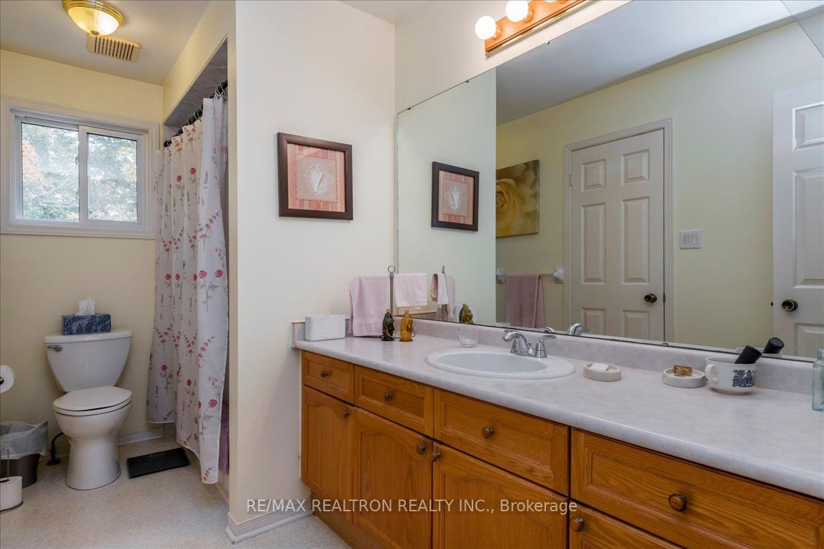 37 Toboggan Hill Drive Property Photo 12