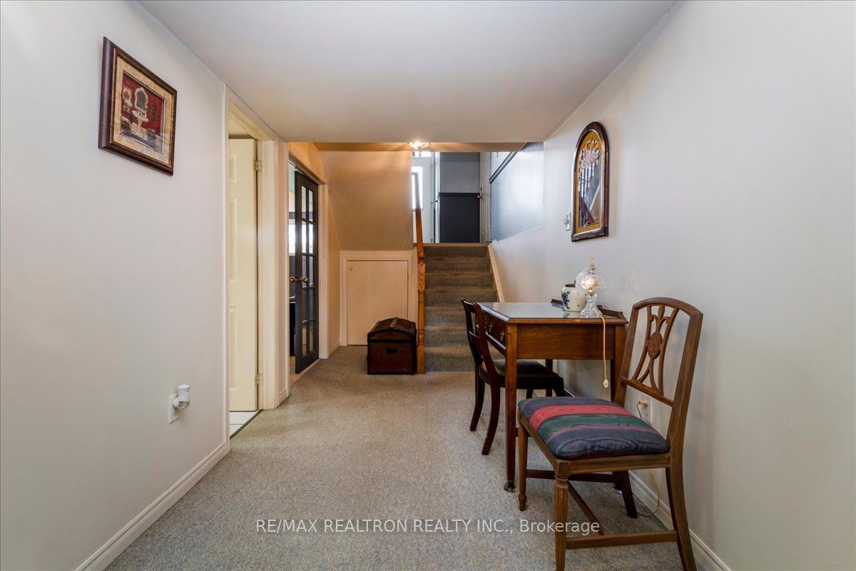37 Toboggan Hill Drive Property Photo 15