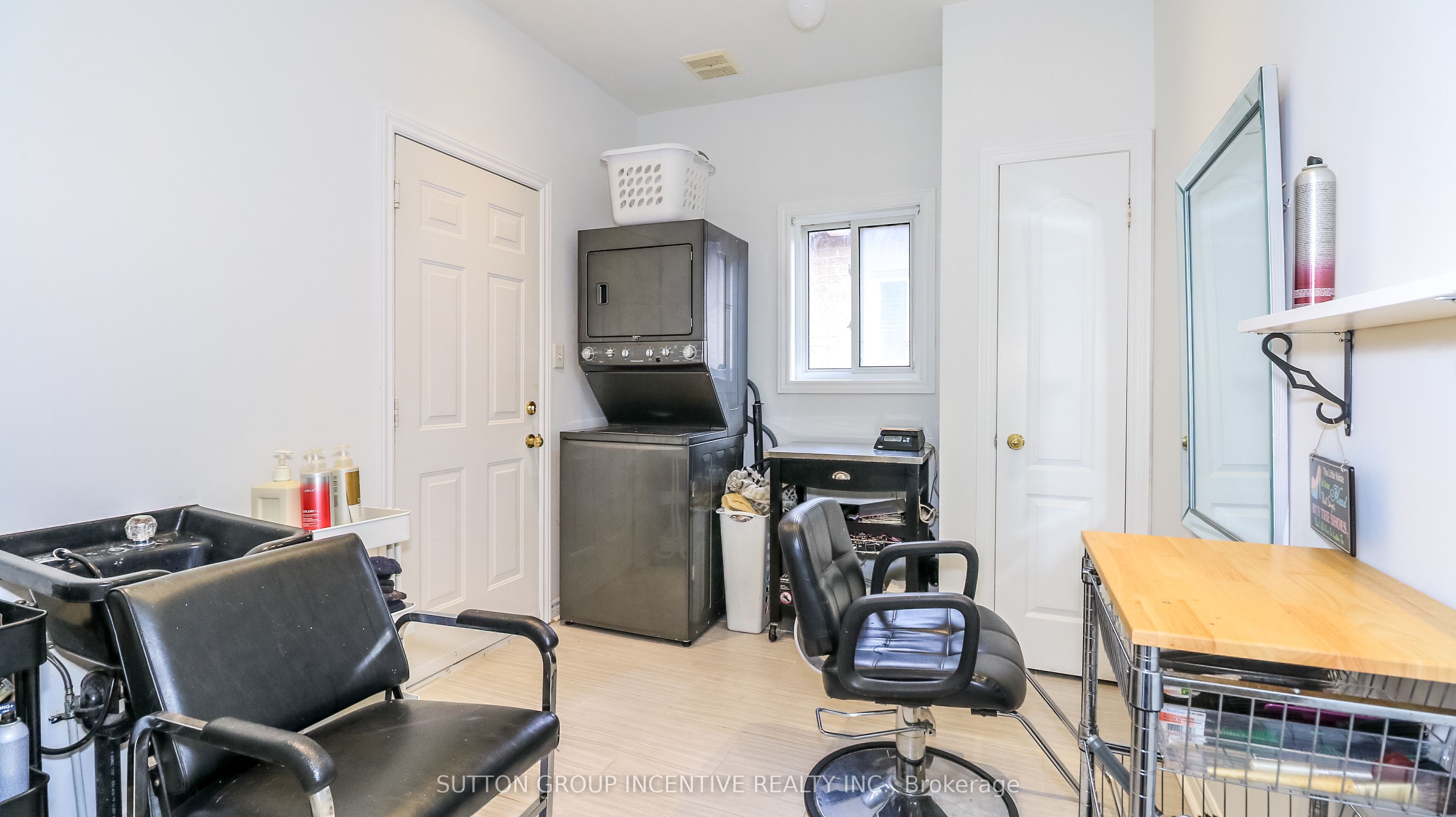 142 Raymond Crescent Property Photo 10