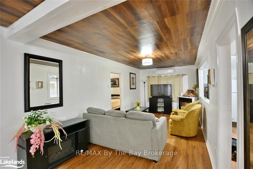 646 River Road E Property Photo 16