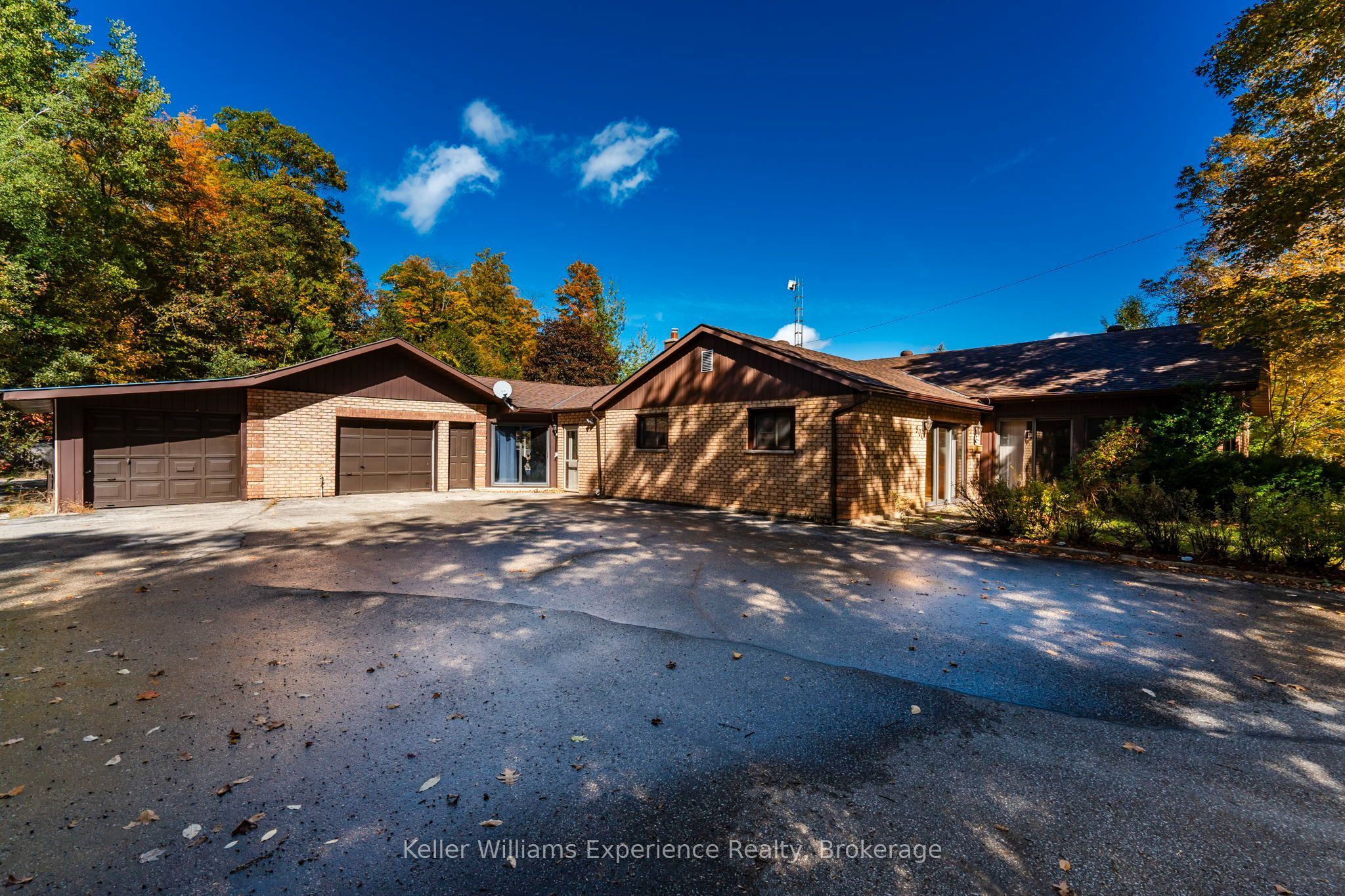900 Champlain Road Property Photo 1