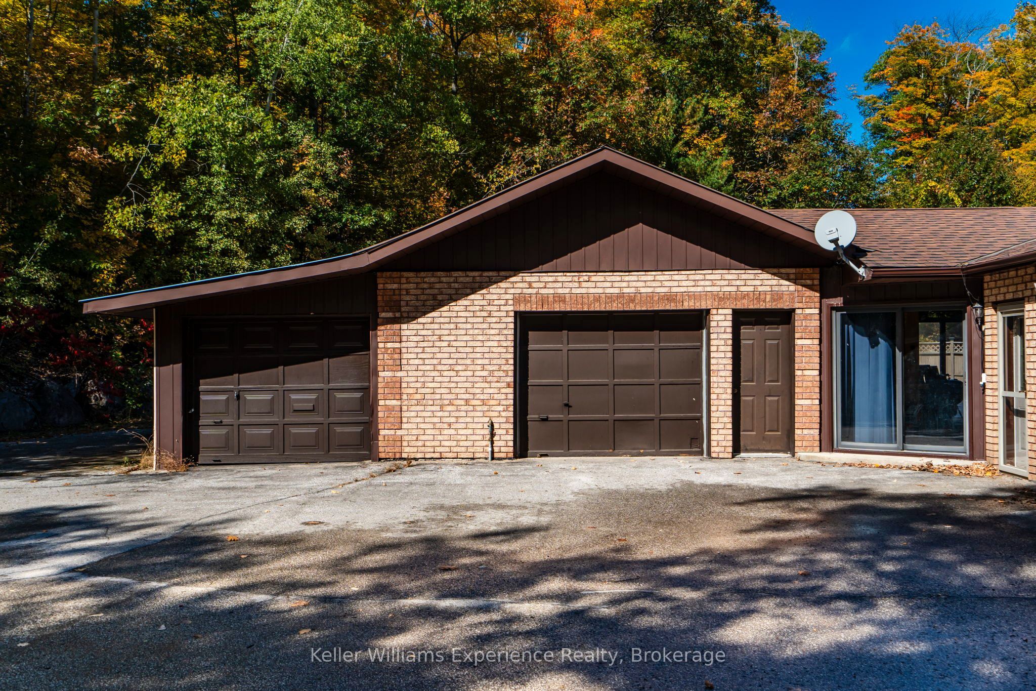 900 Champlain Road Property Photo 2