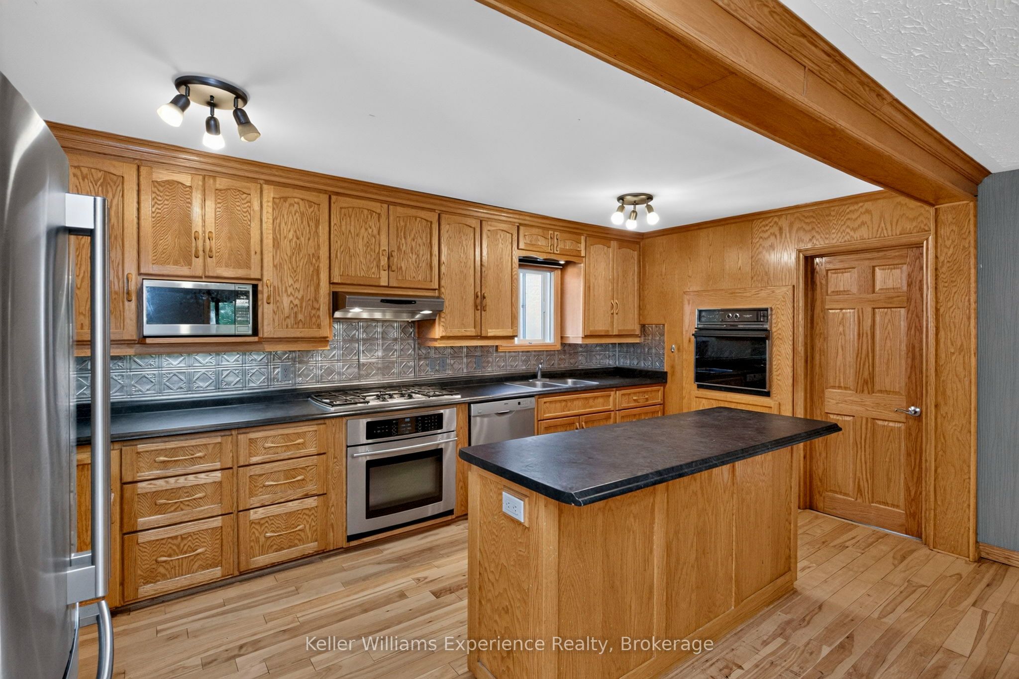 900 Champlain Road Property Photo 29