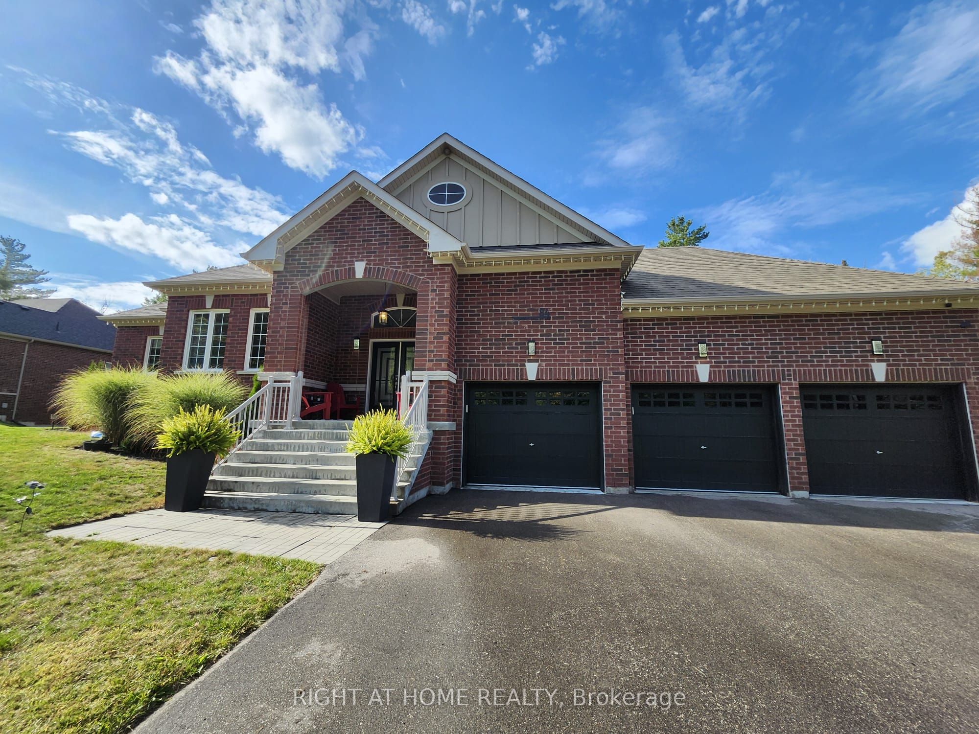 84 Diamond Valley Drive Property Photo 1