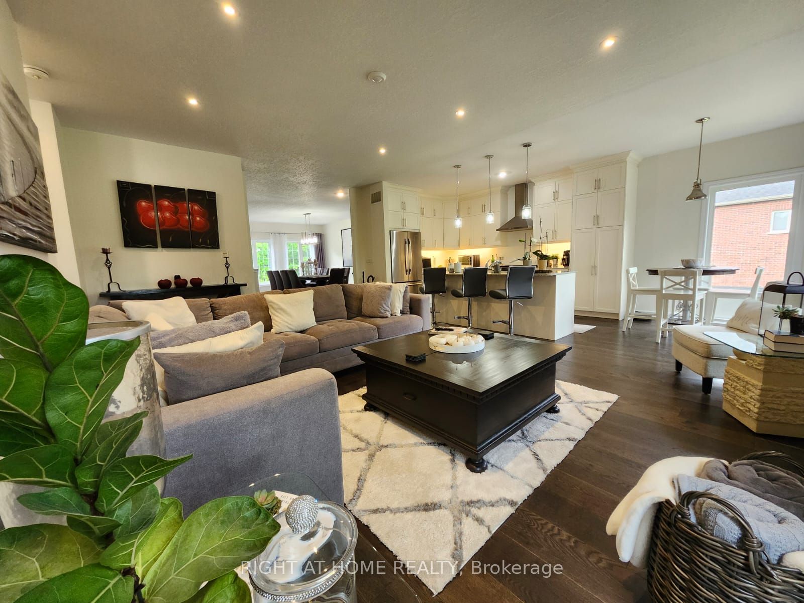 84 Diamond Valley Drive Property Photo 3