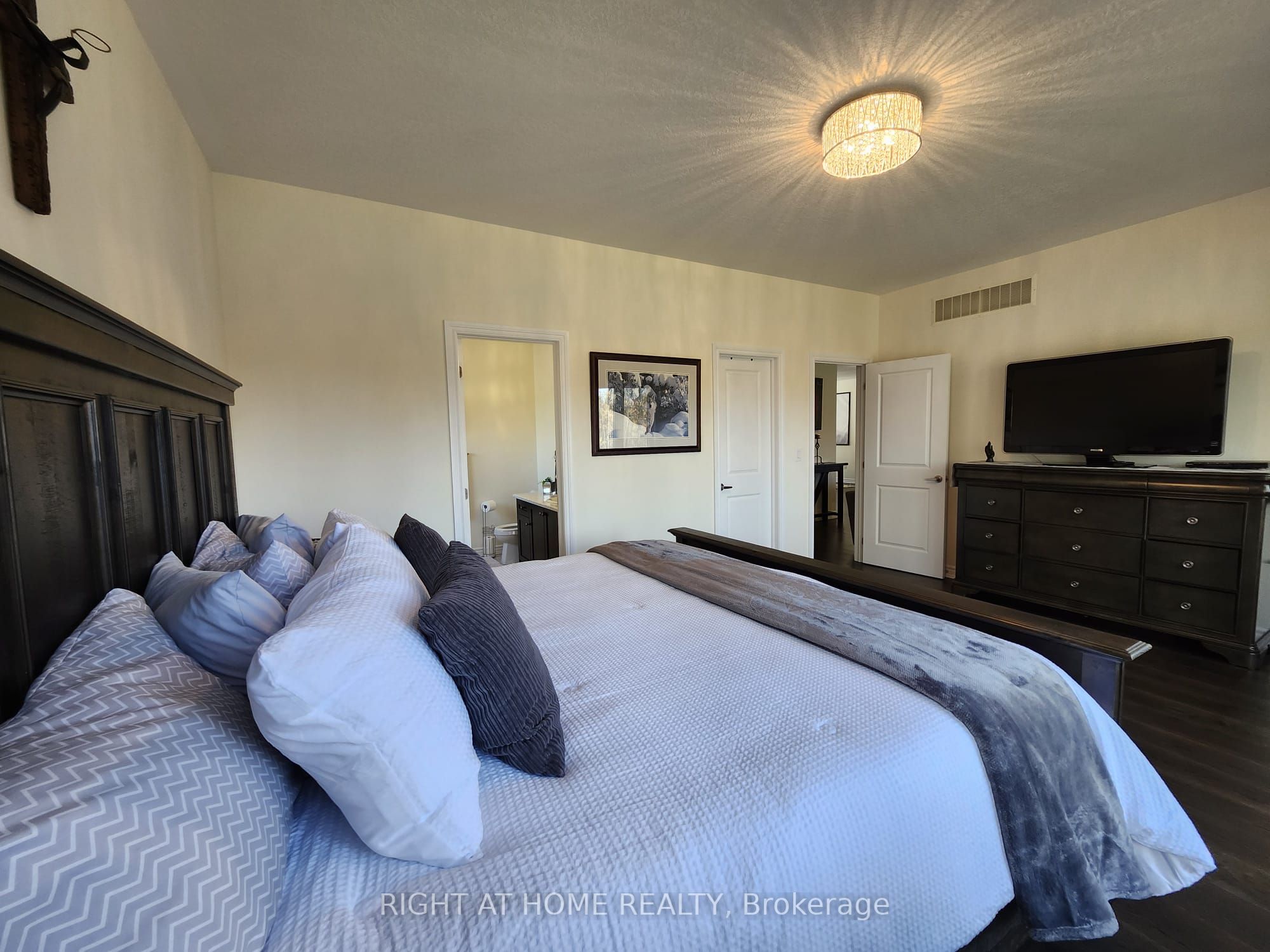 84 Diamond Valley Drive Property Photo 20