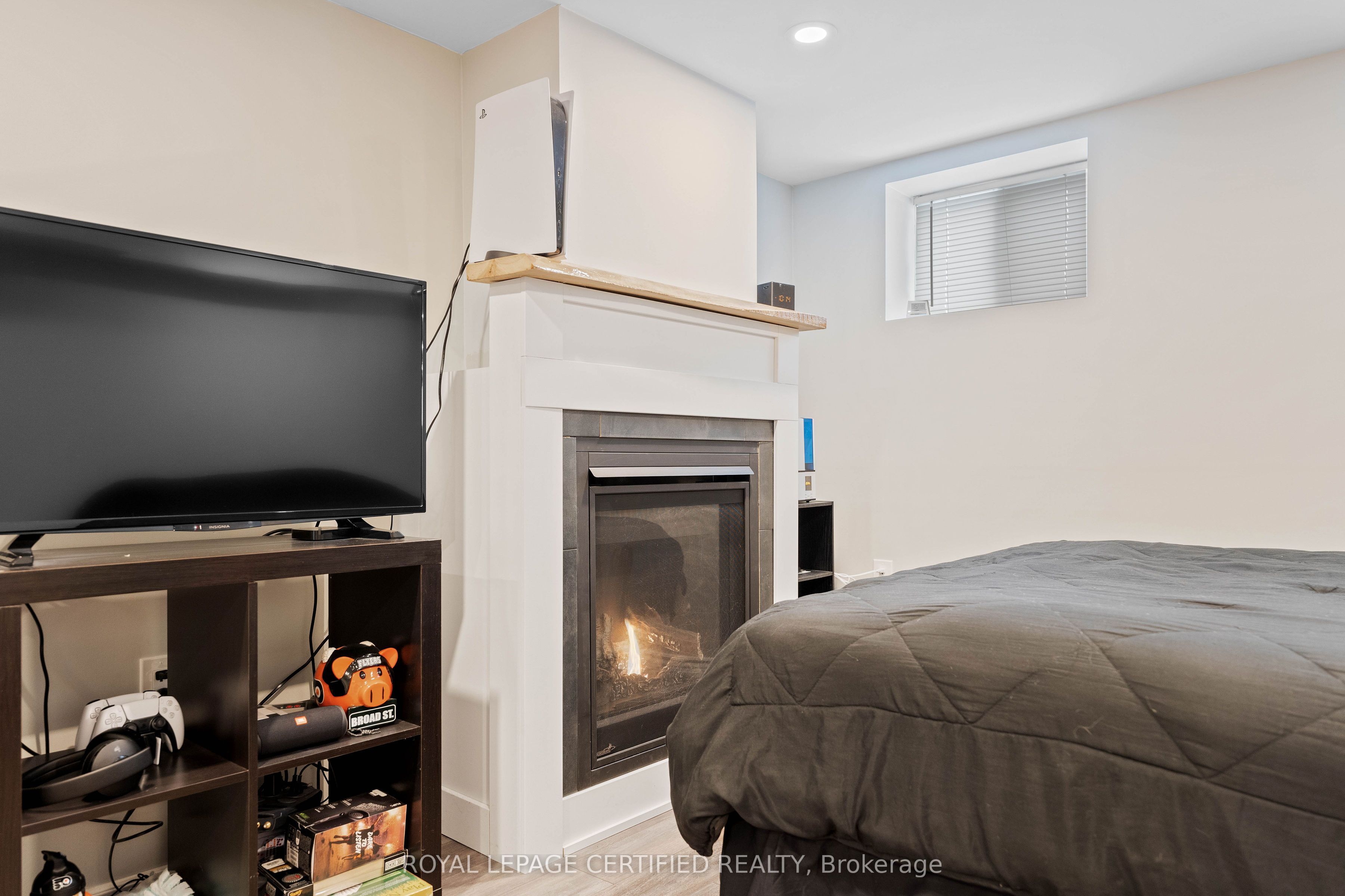 247 Grove Street E Property Photo 6