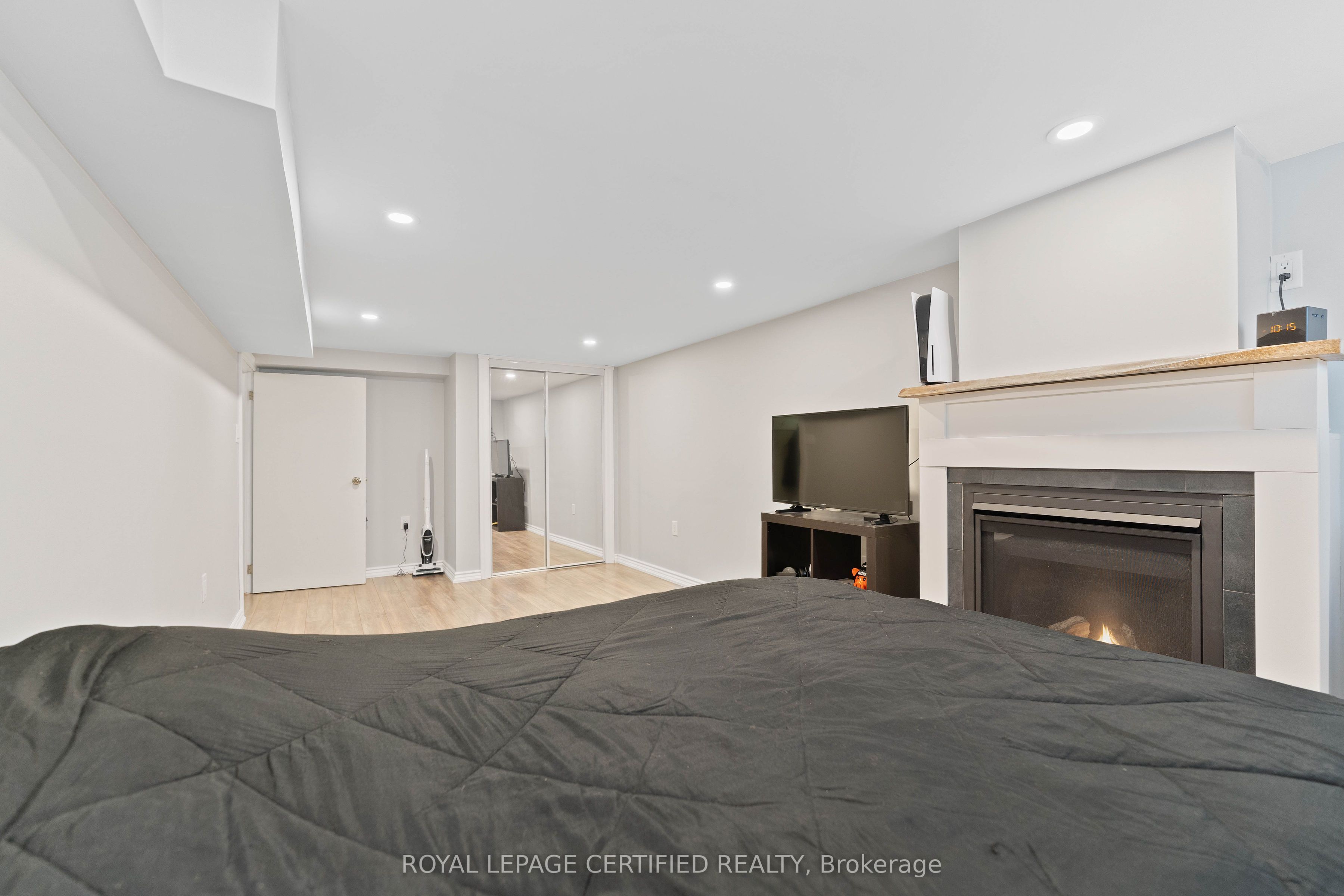 247 Grove Street E Property Photo 7