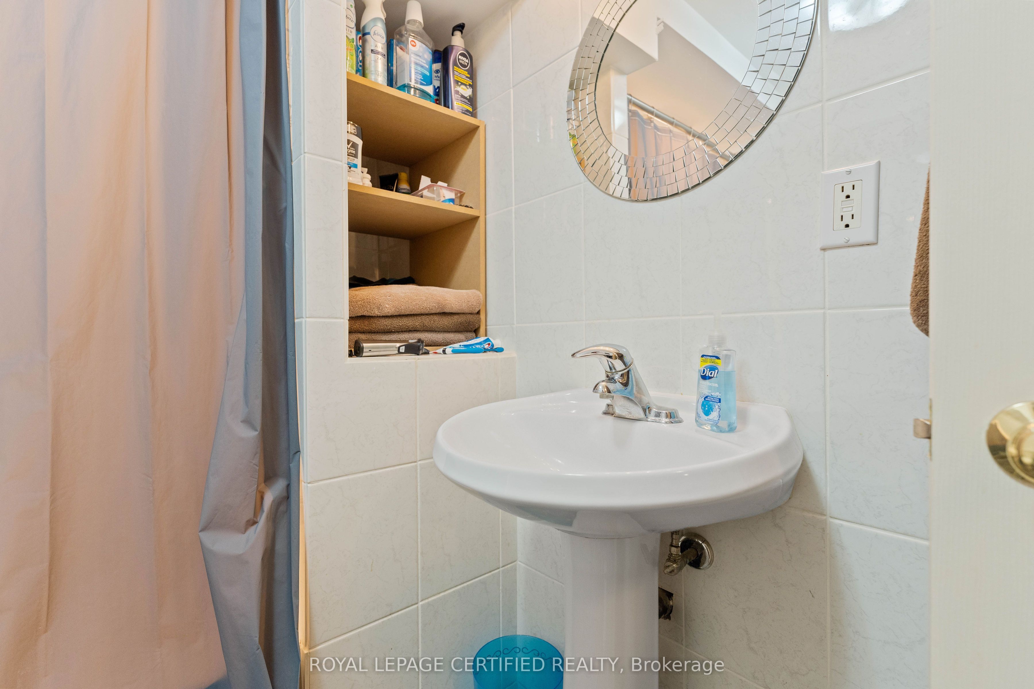 247 Grove Street E Property Photo 9