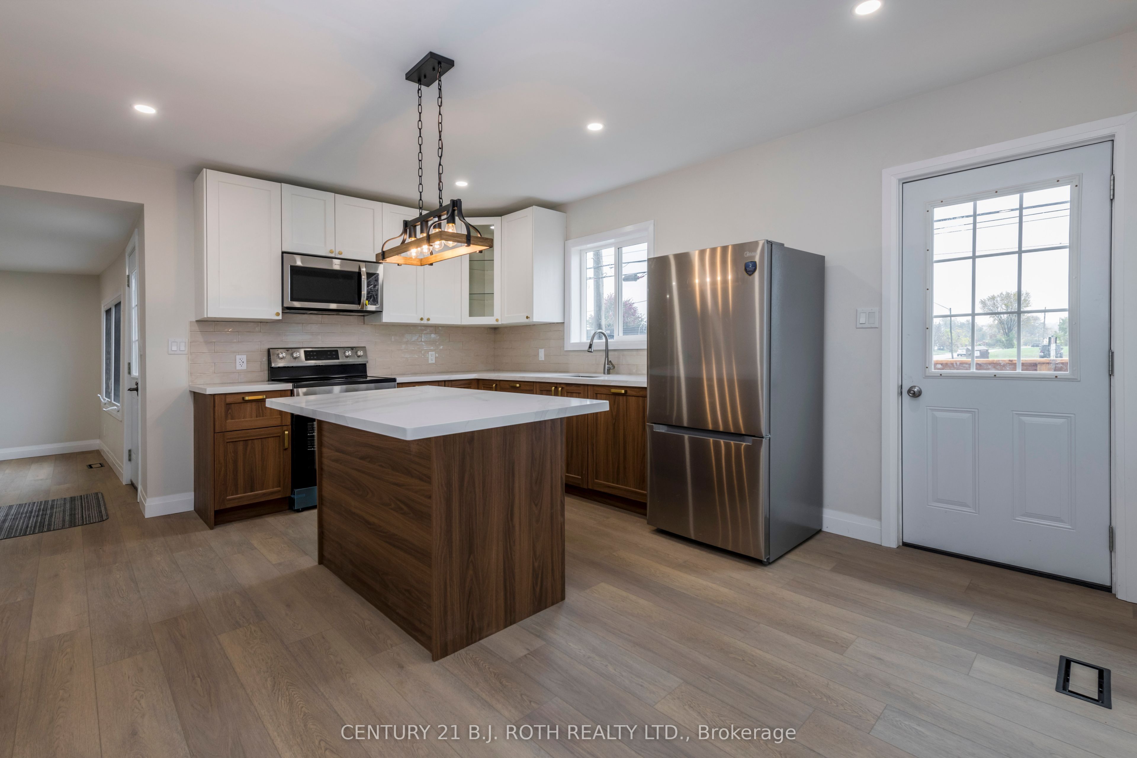 51 James Street E Property Photo 4