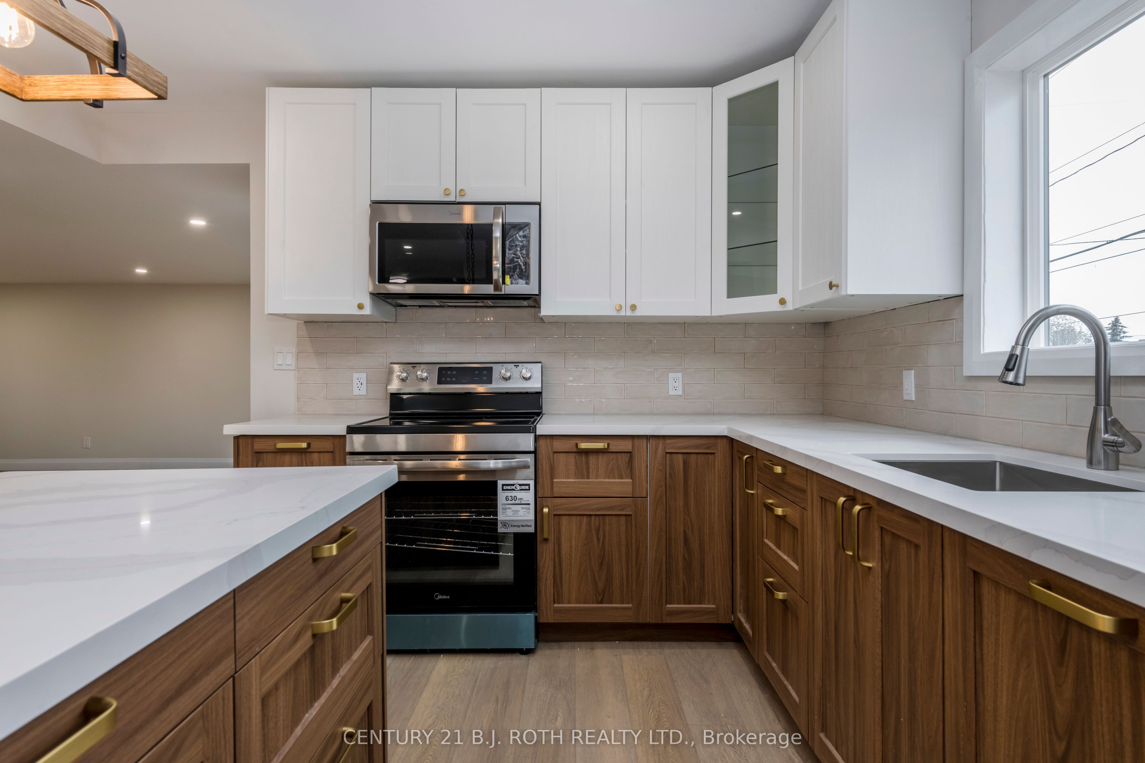 51 James Street E Property Photo 7