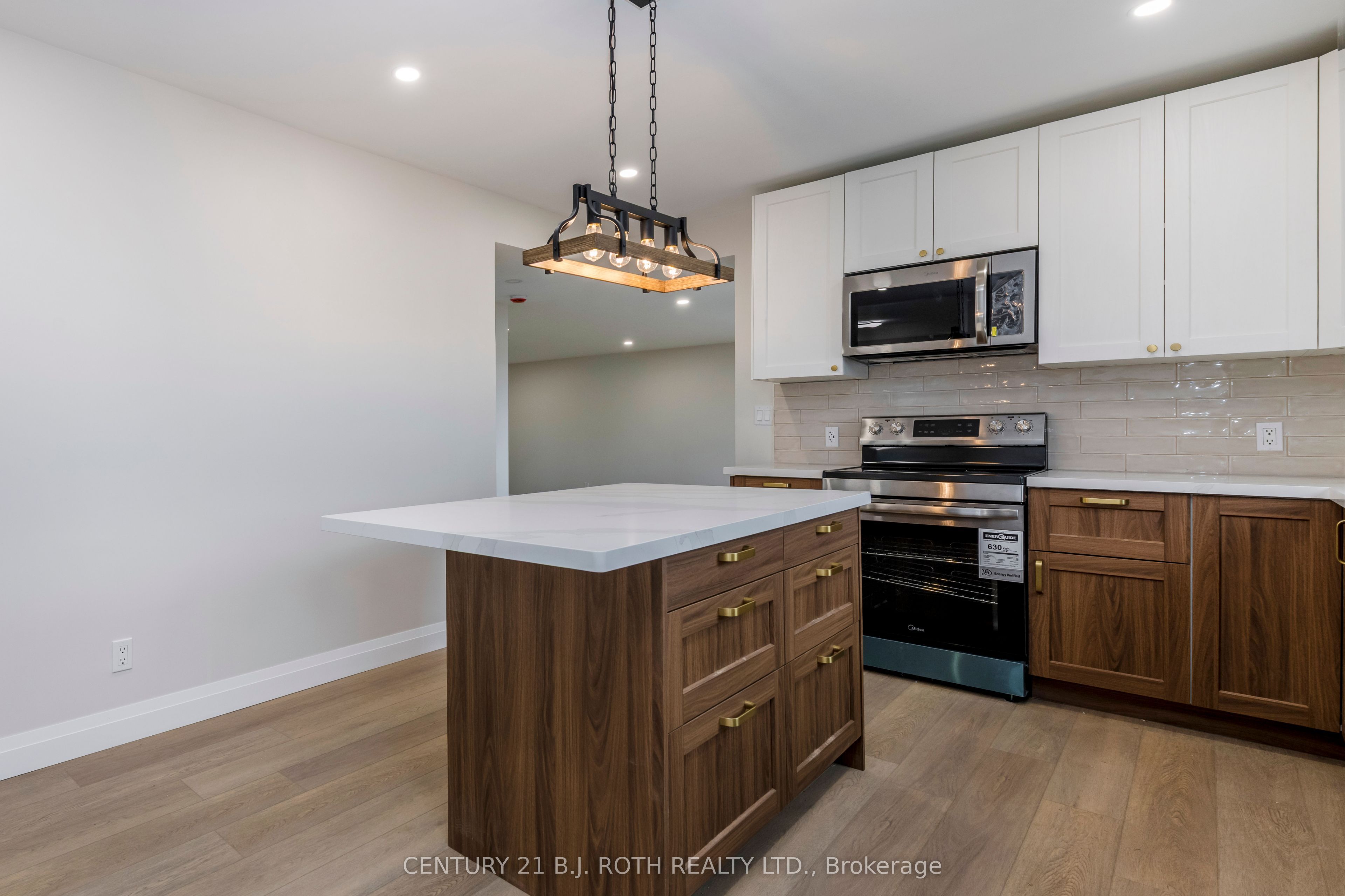 51 James Street E Property Photo 8