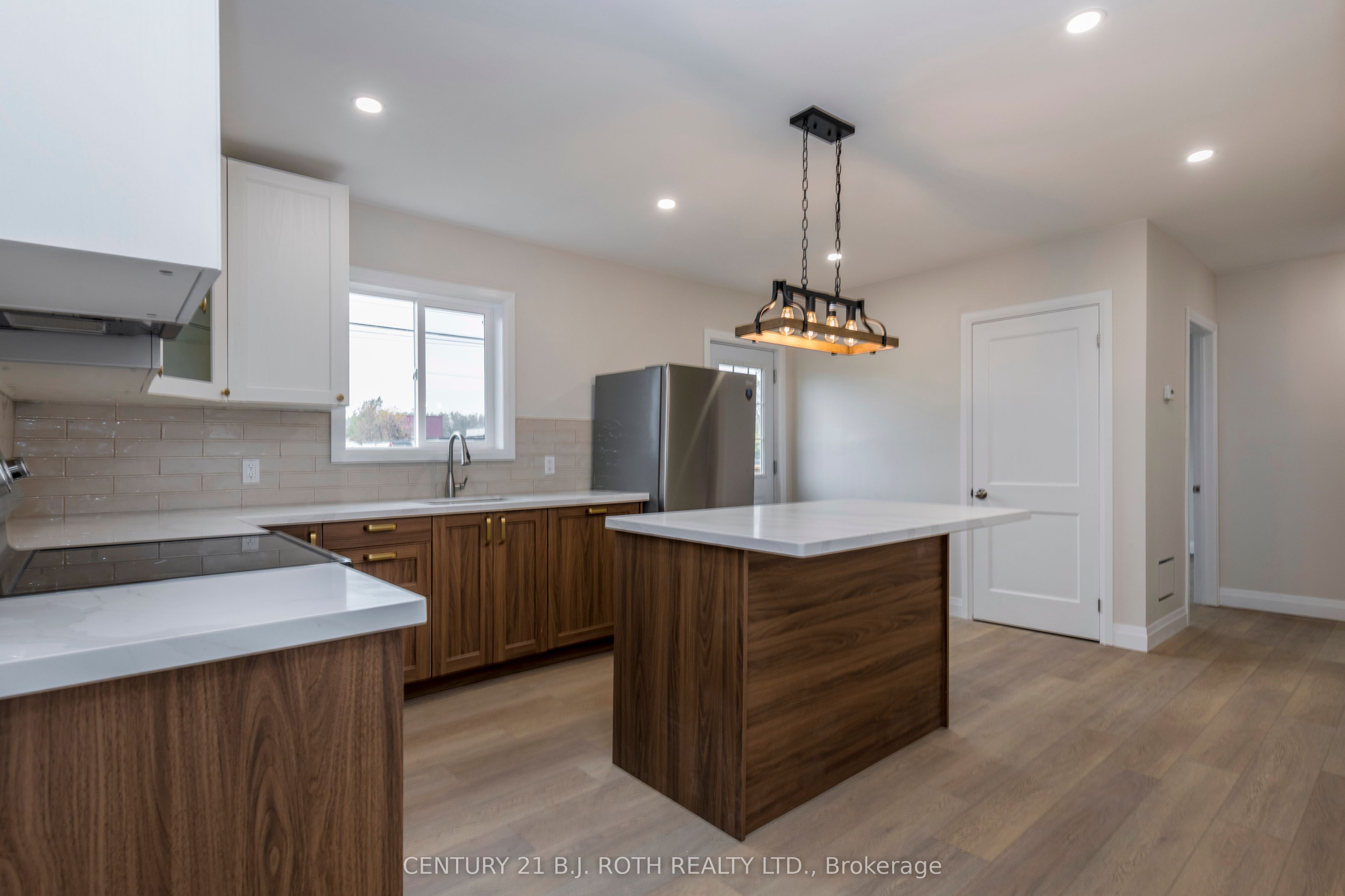 51 James Street E Property Photo 10