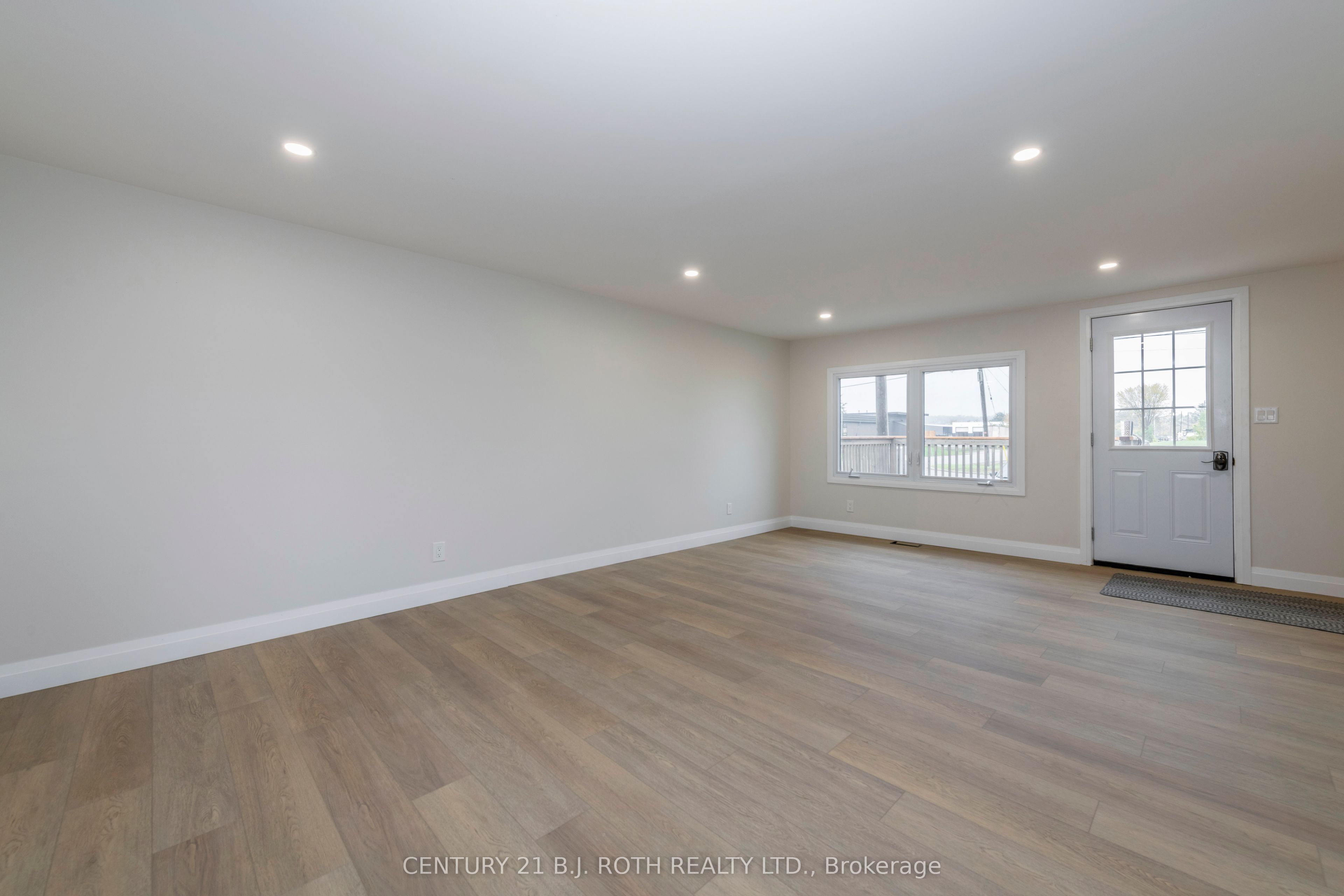 51 James Street E Property Photo 11