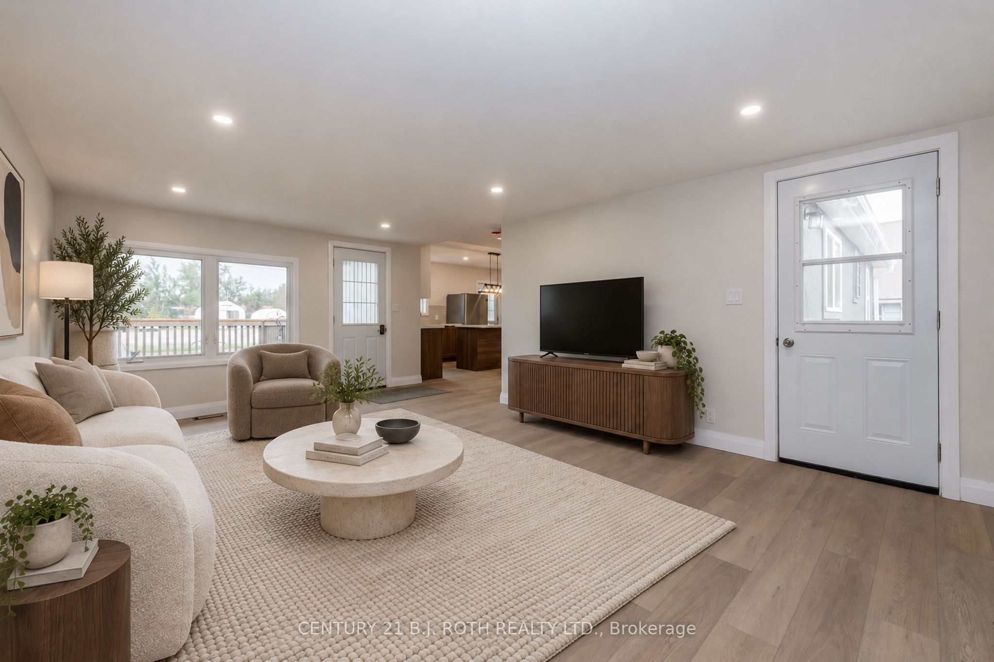 51 James Street E Property Photo 14