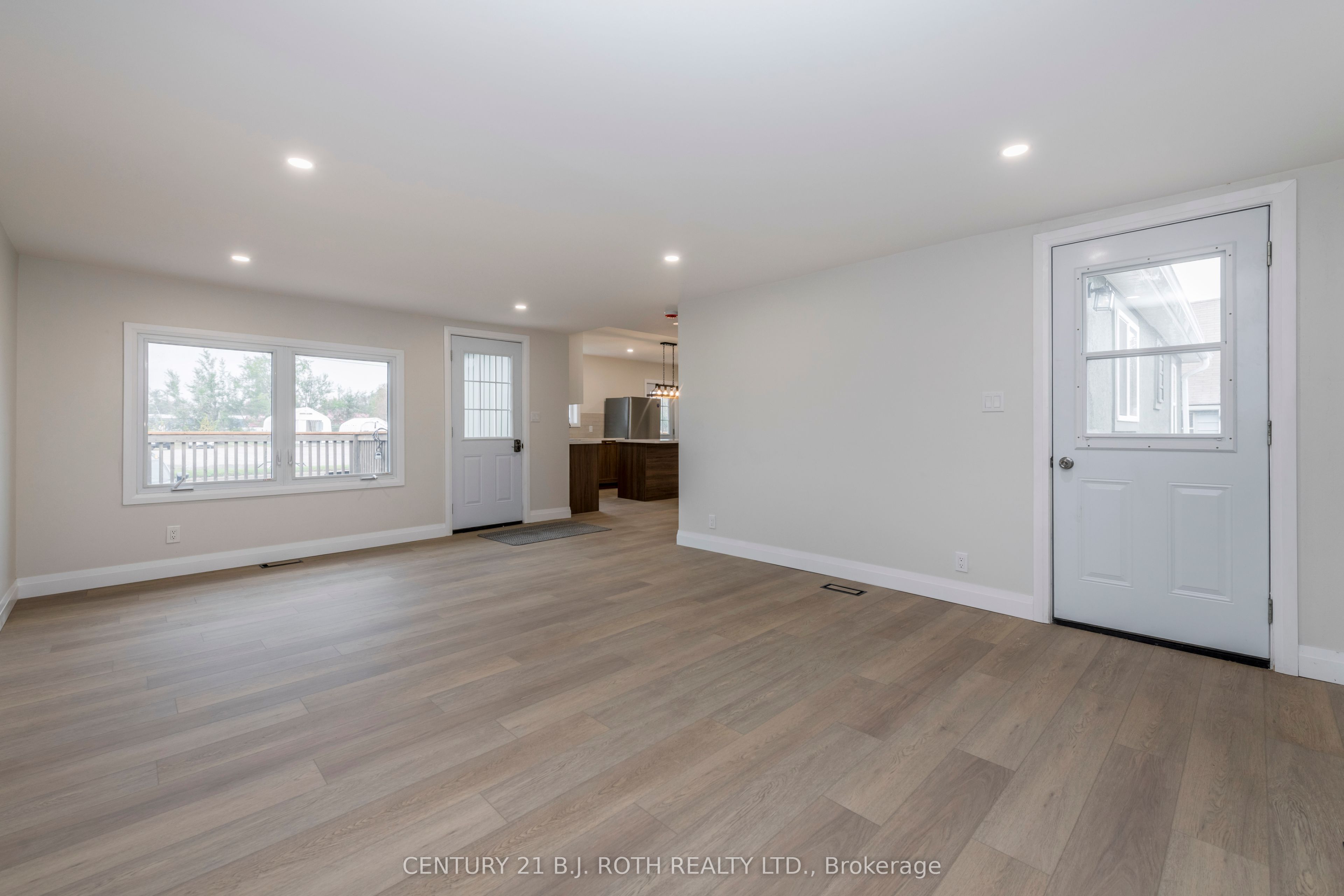 51 James Street E Property Photo 15