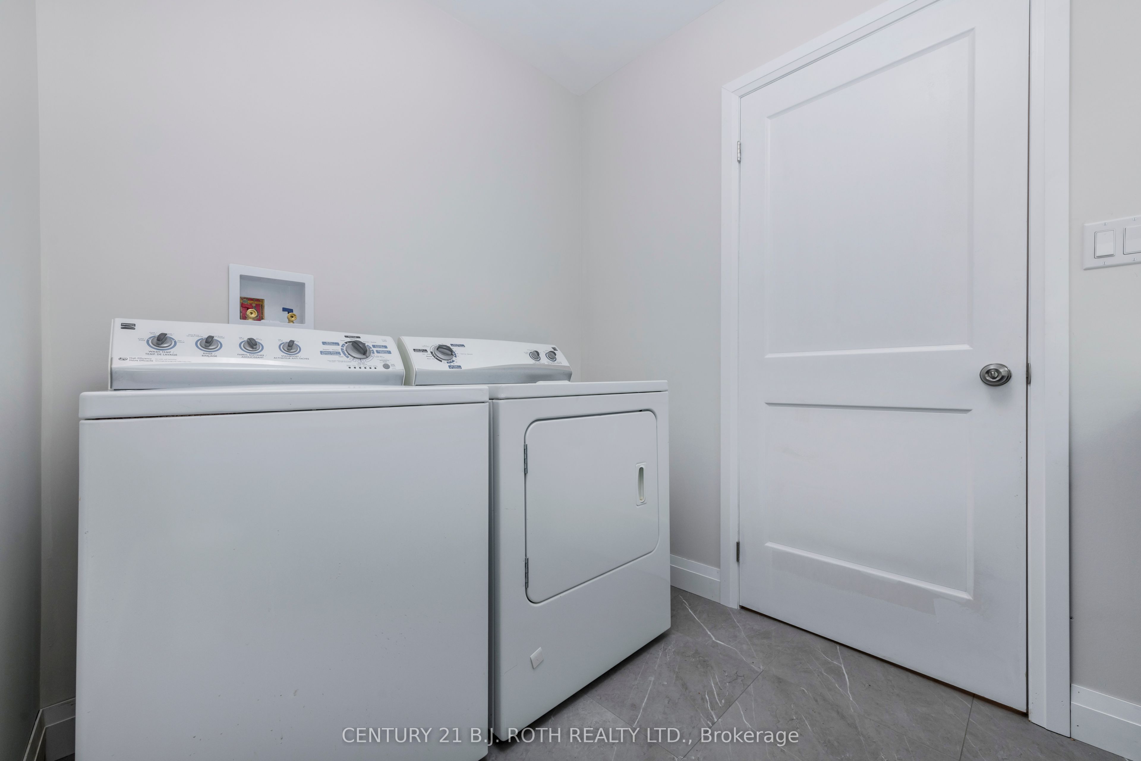 51 James Street E Property Photo 22