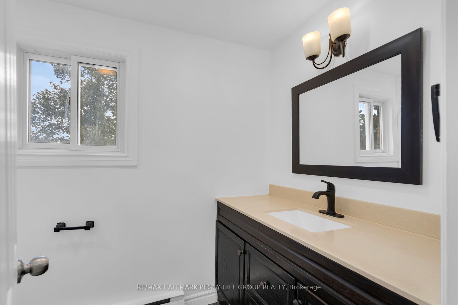 30 Golfdale Road Property Photo 8