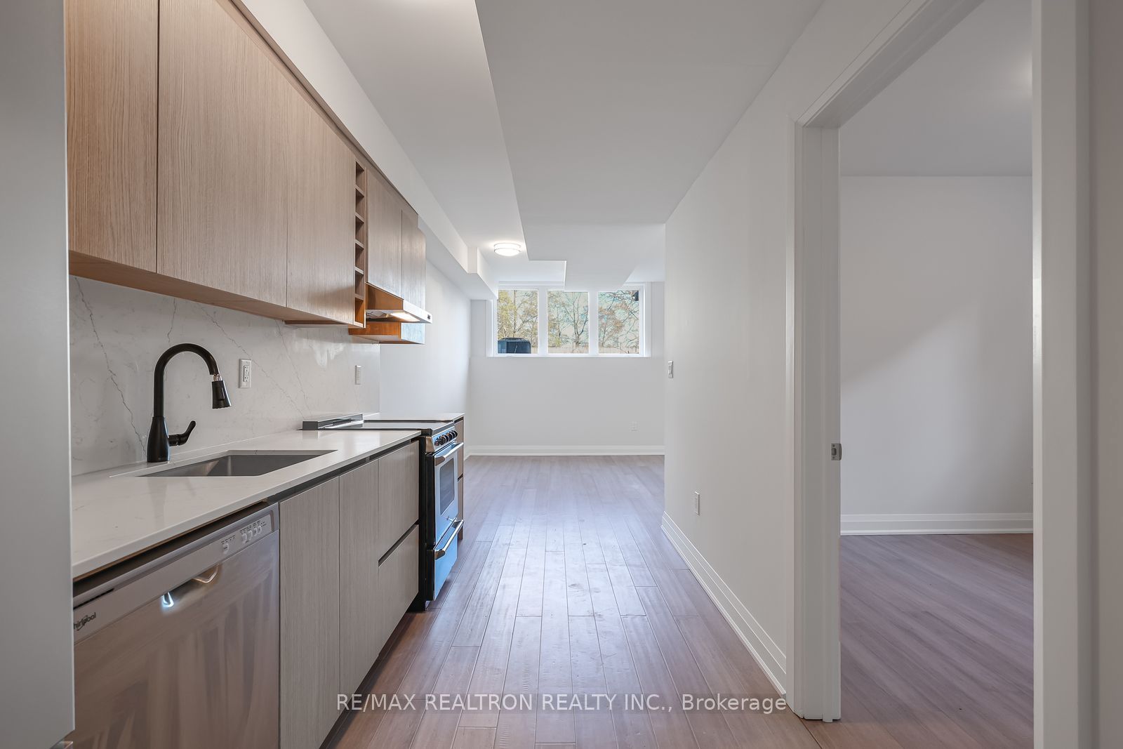 101 Sophia St W Street Property Photo 2