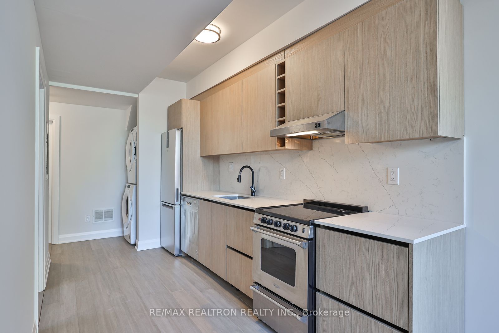101 Sophia St W Street Property Photo 5