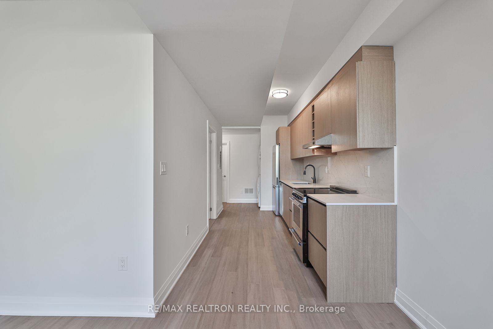101 Sophia St W Street Property Photo 6