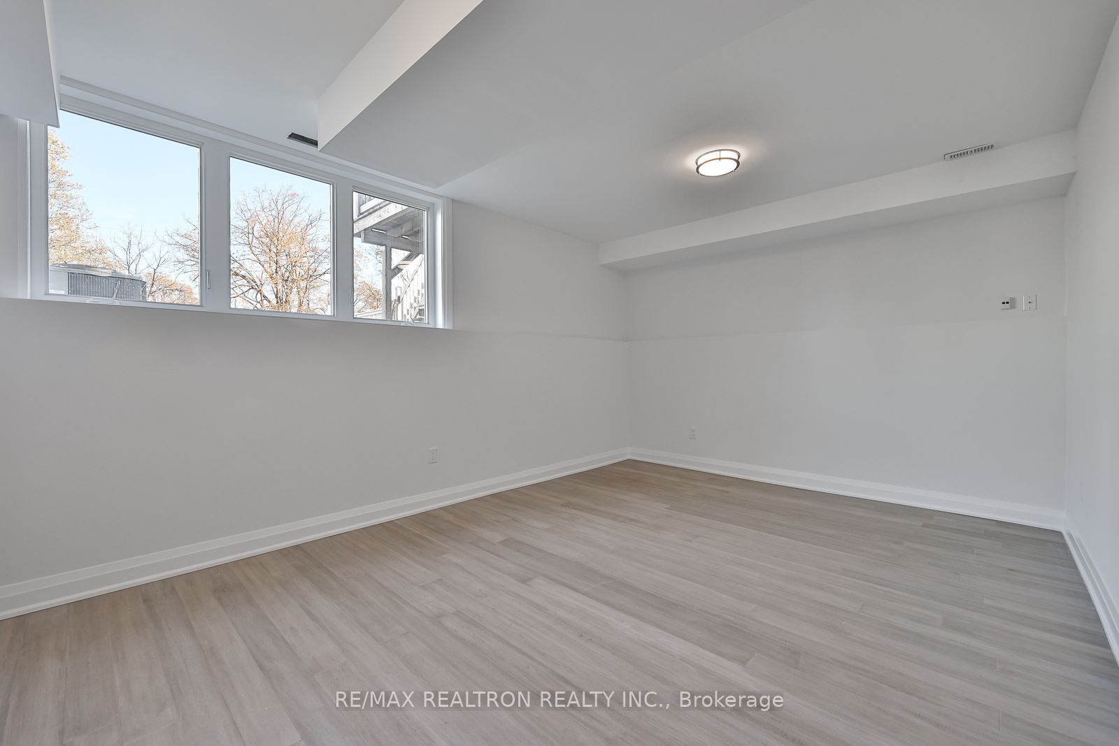 101 Sophia St W Street Property Photo 7