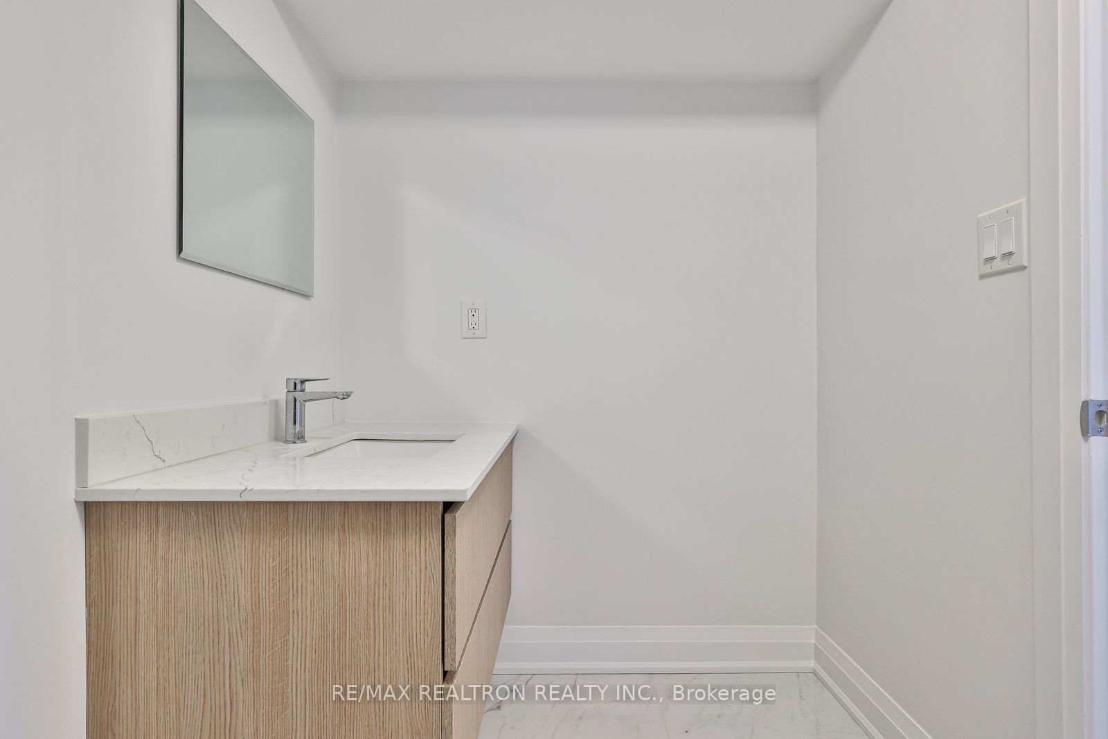 101 Sophia St W Street Property Photo 15