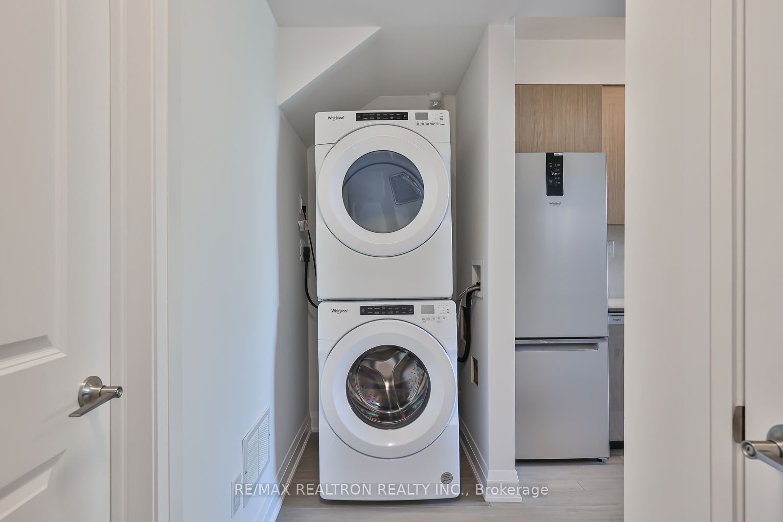 101 Sophia St W Street Property Photo 17