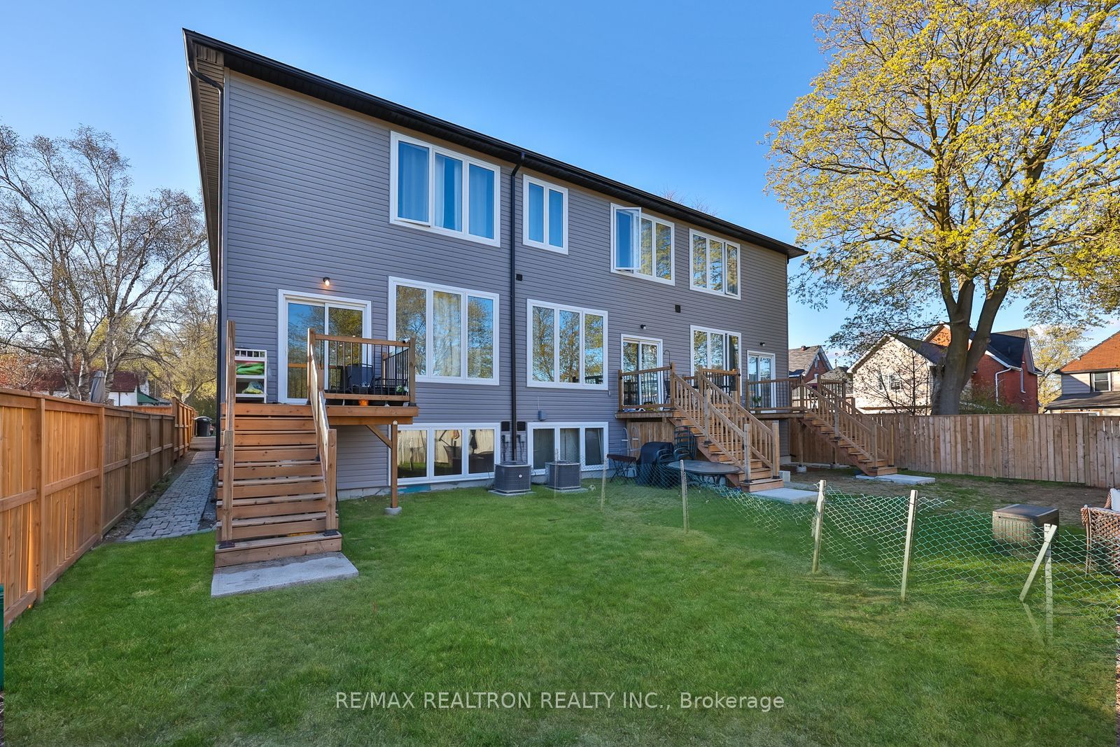 101 Sophia St W Street Property Photo 19