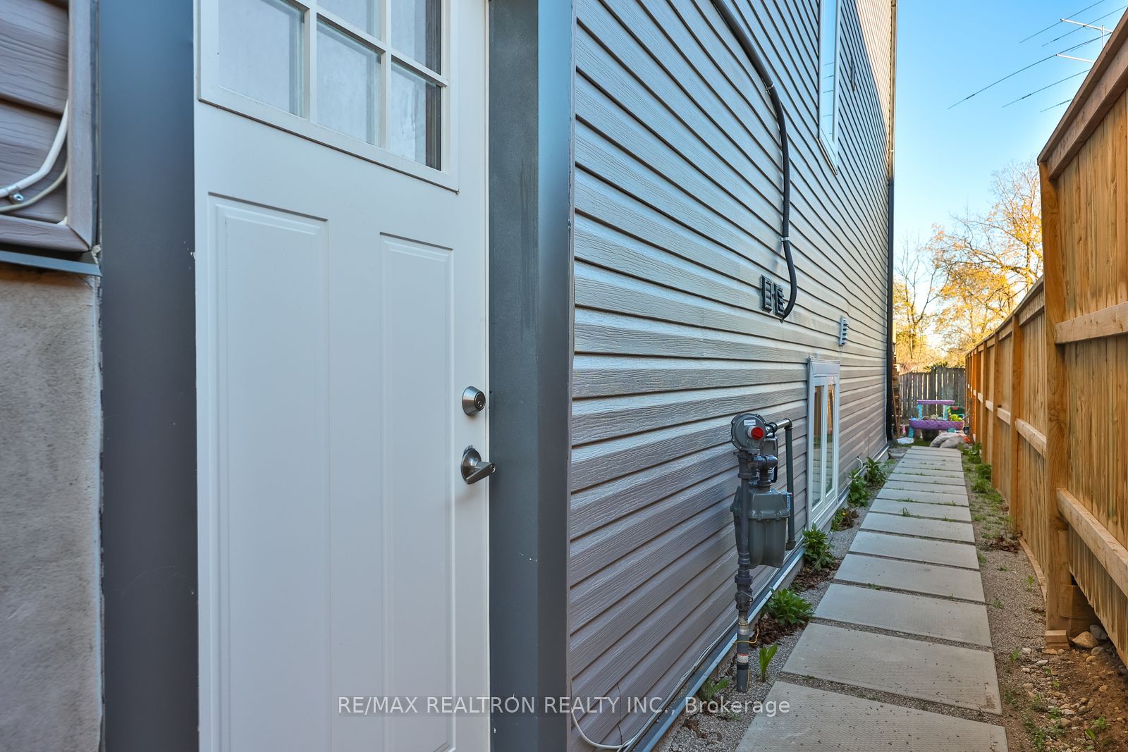 101 Sophia St W Street Property Photo 20