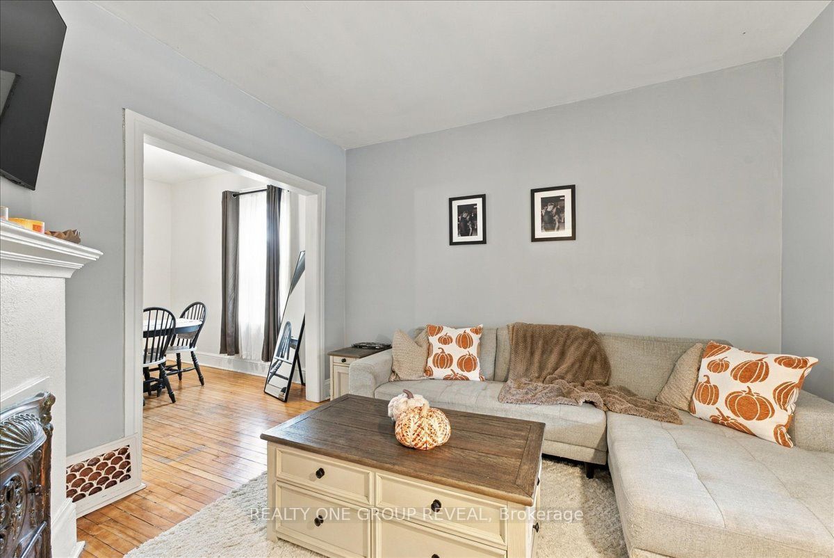27 Ross Street Property Photo 6