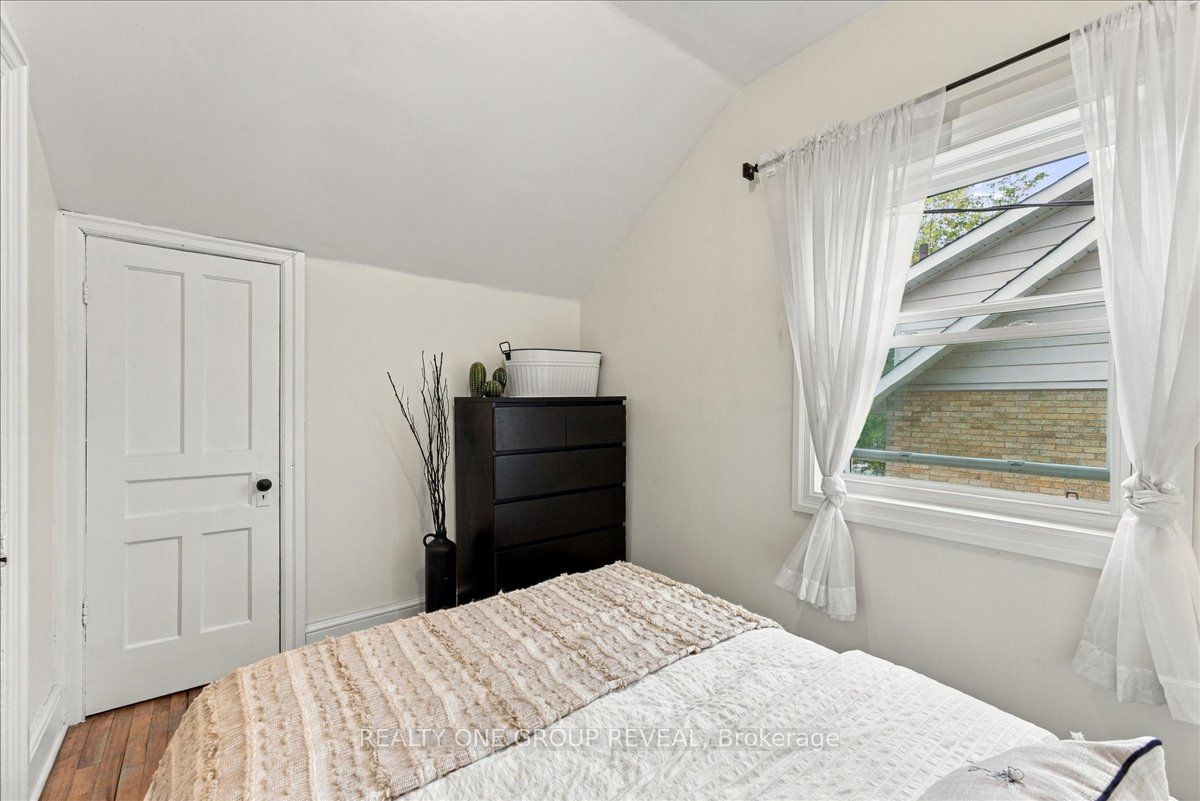 27 Ross Street Property Photo 30