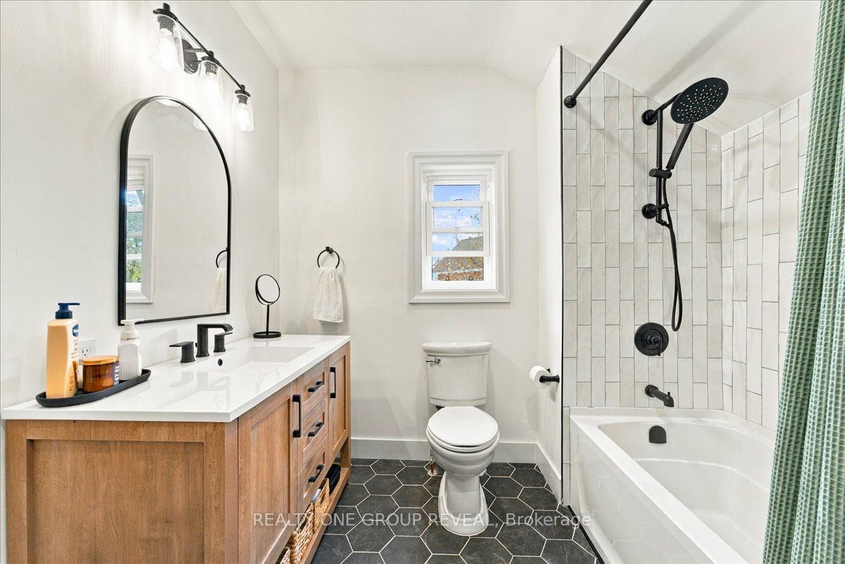 27 Ross Street Property Photo 32
