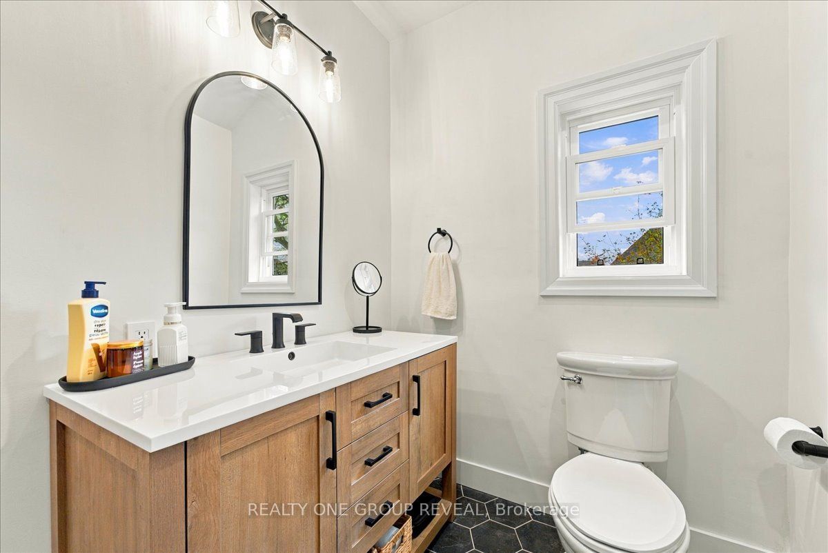 27 Ross Street Property Photo 33