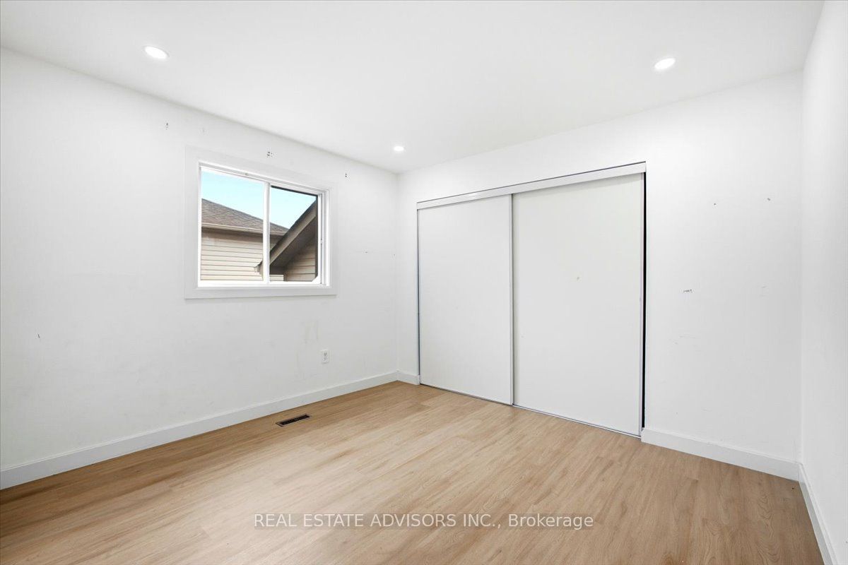 64 Acorn Crescent Property Photo 24