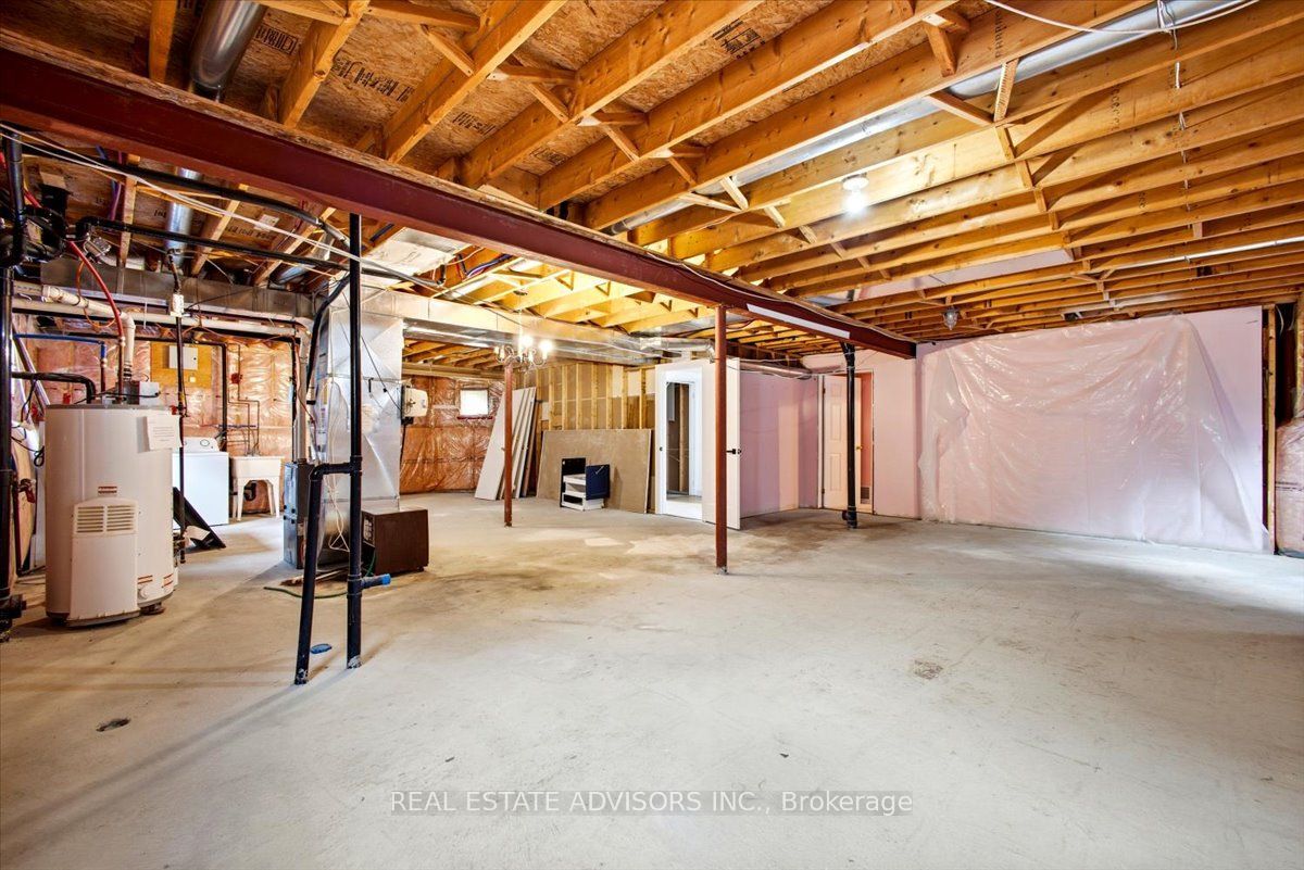 64 Acorn Crescent Property Photo 32