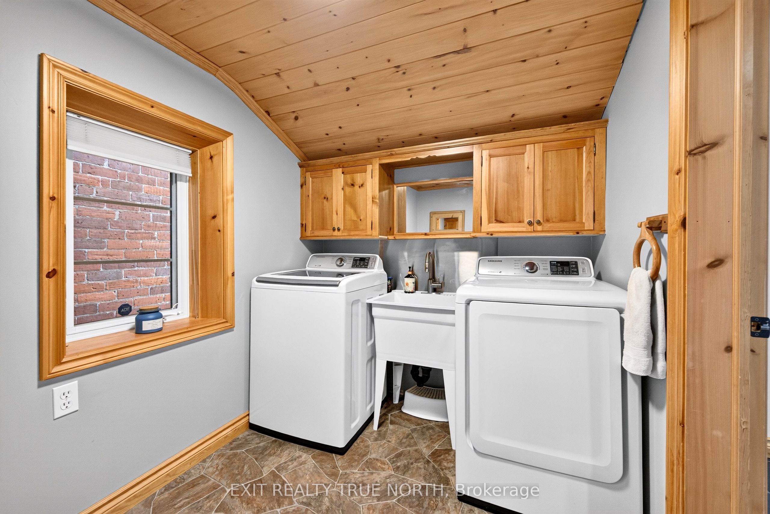 17 Peel Street Property Photo 5