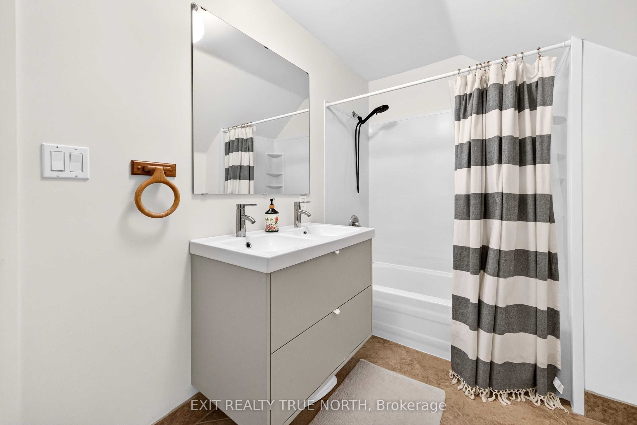 17 Peel Street Property Photo 19