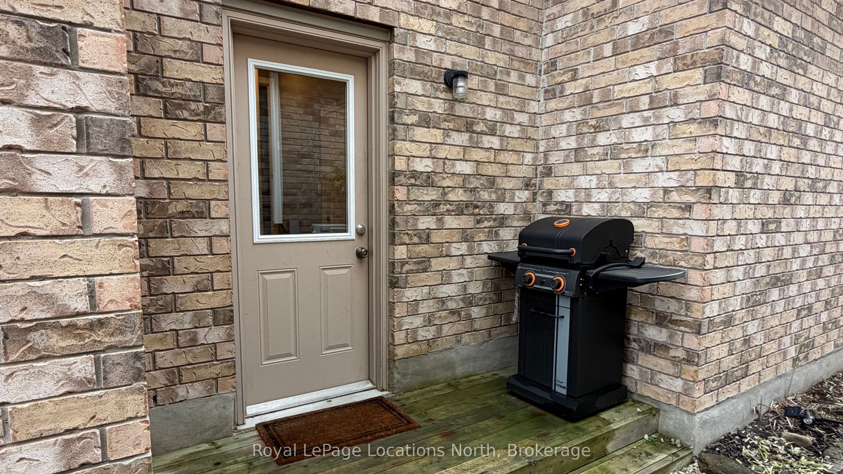 37 Davis Street Lower Unit Property Photo 2