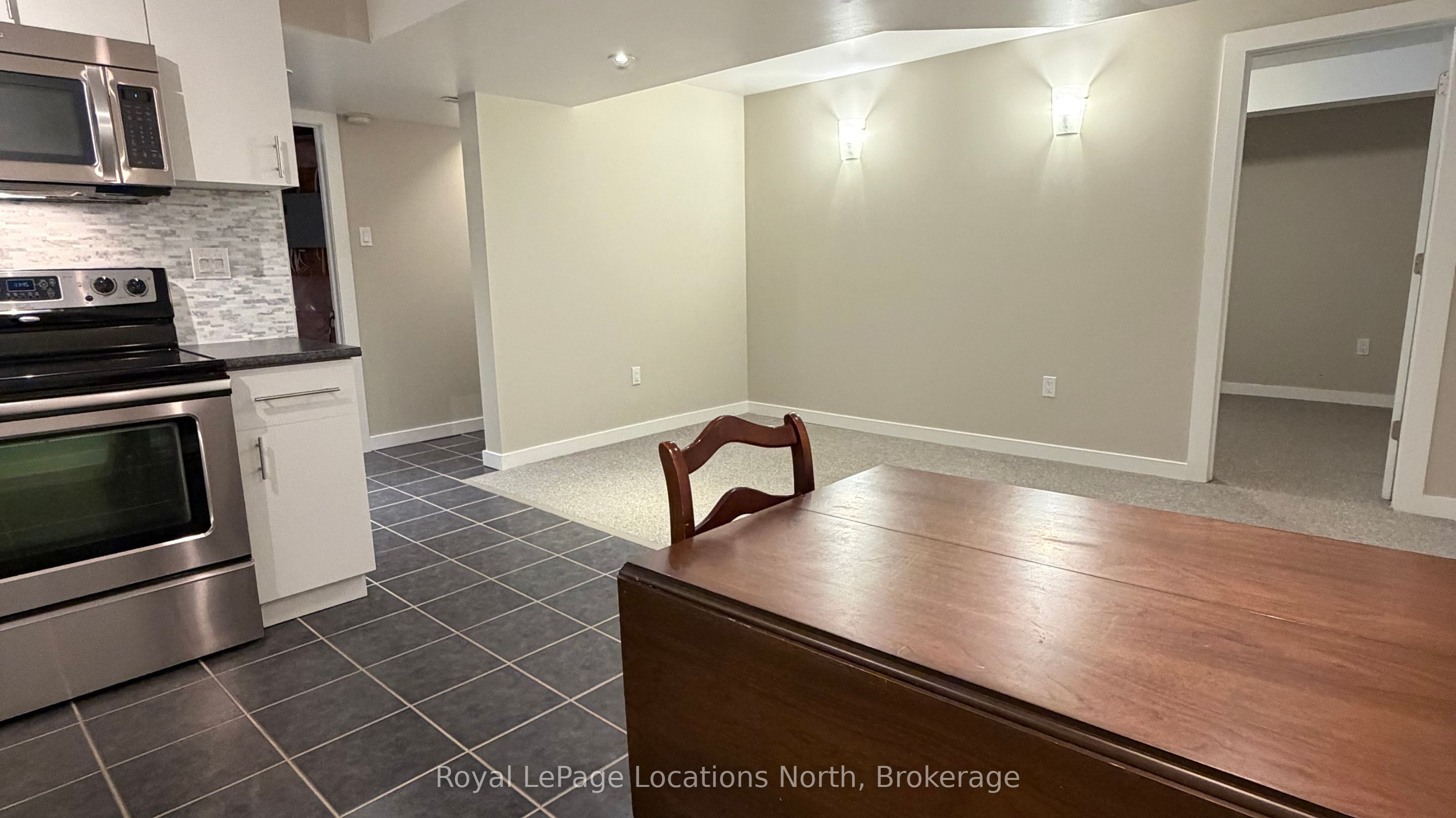 37 Davis Street Lower Unit Property Photo 5