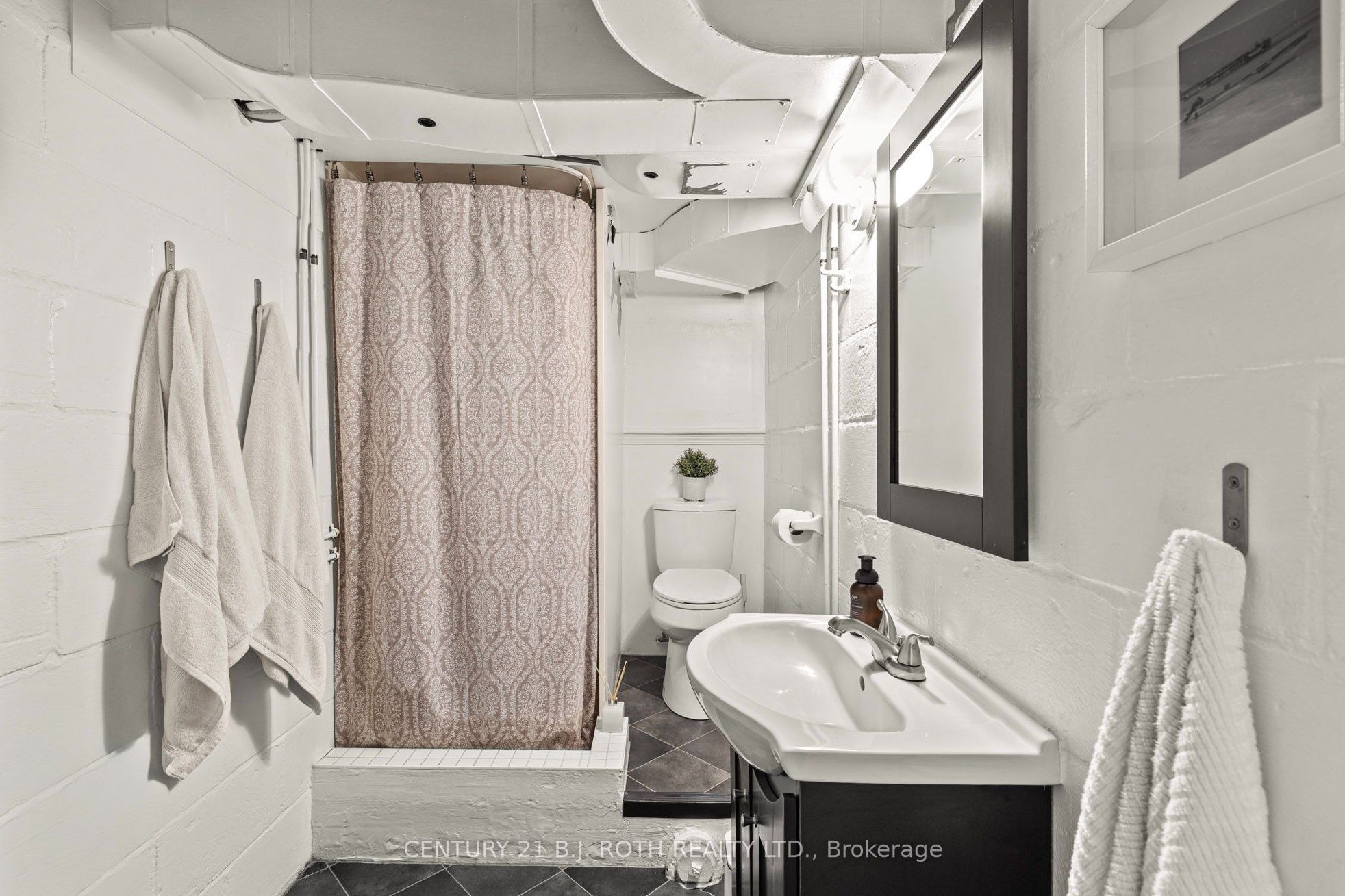 17 Granville Street Property Photo 33