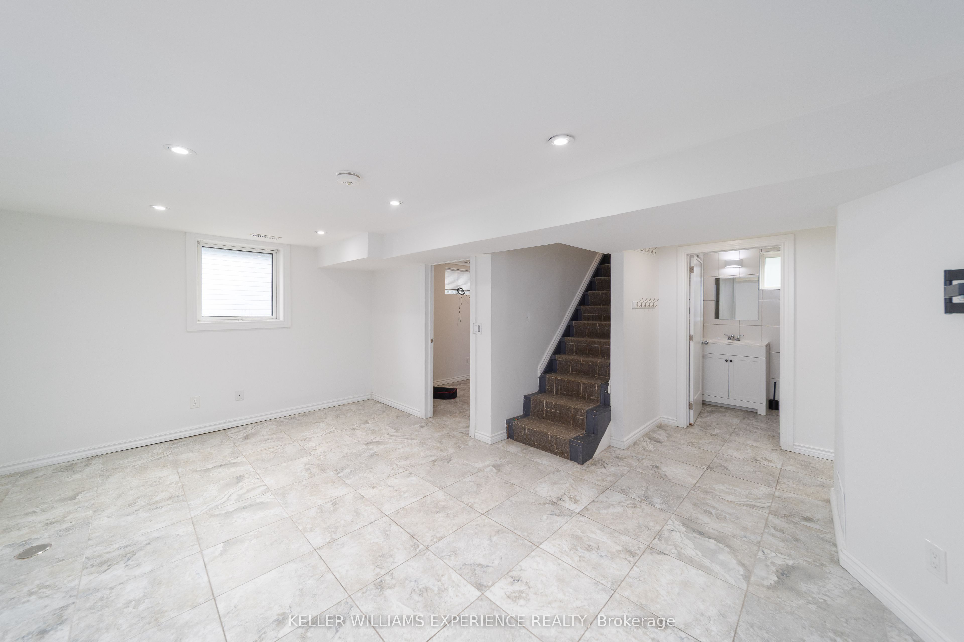470 High Street Bsmt Property Photo 7