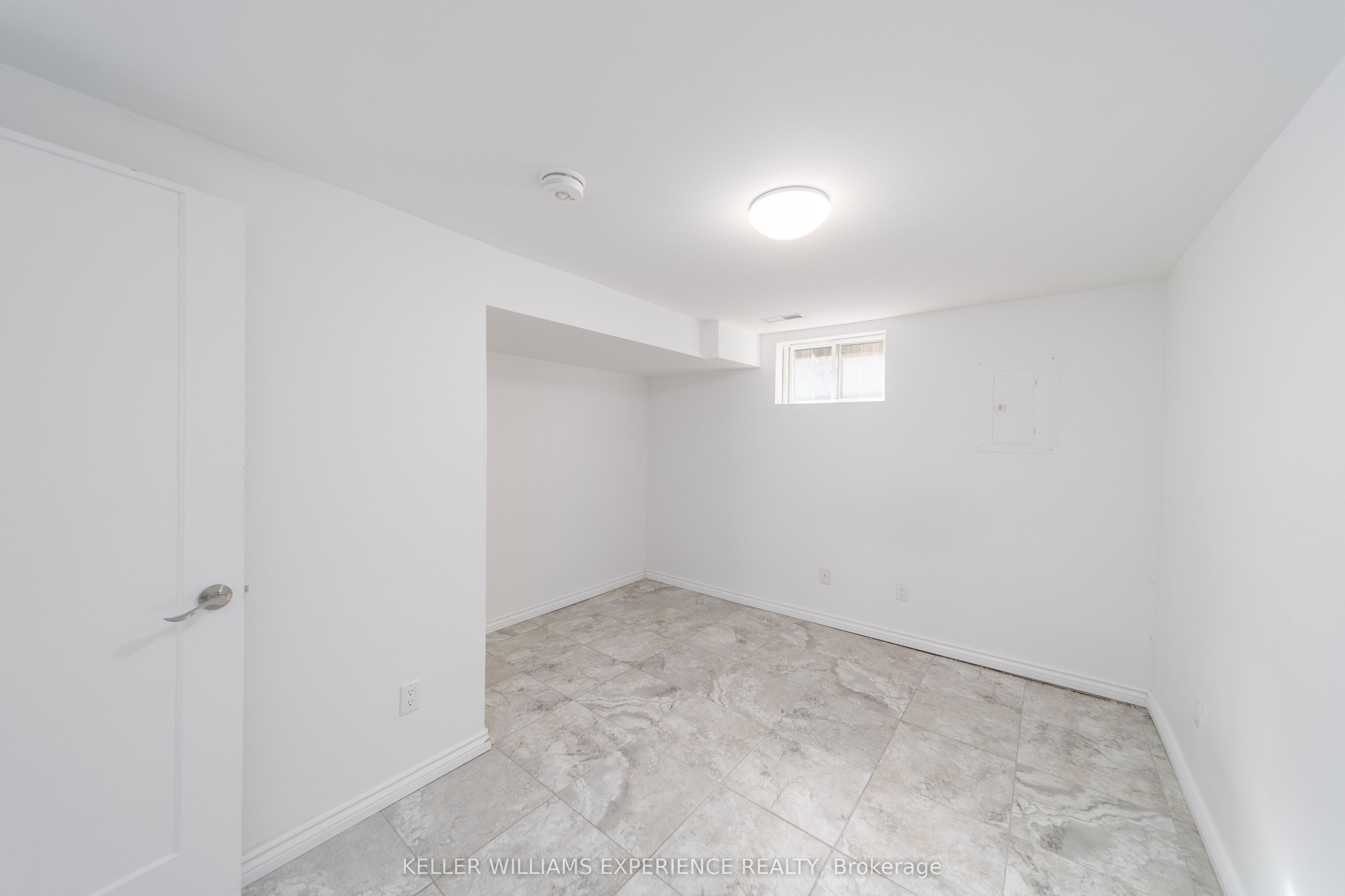 470 High Street Bsmt Property Photo 8