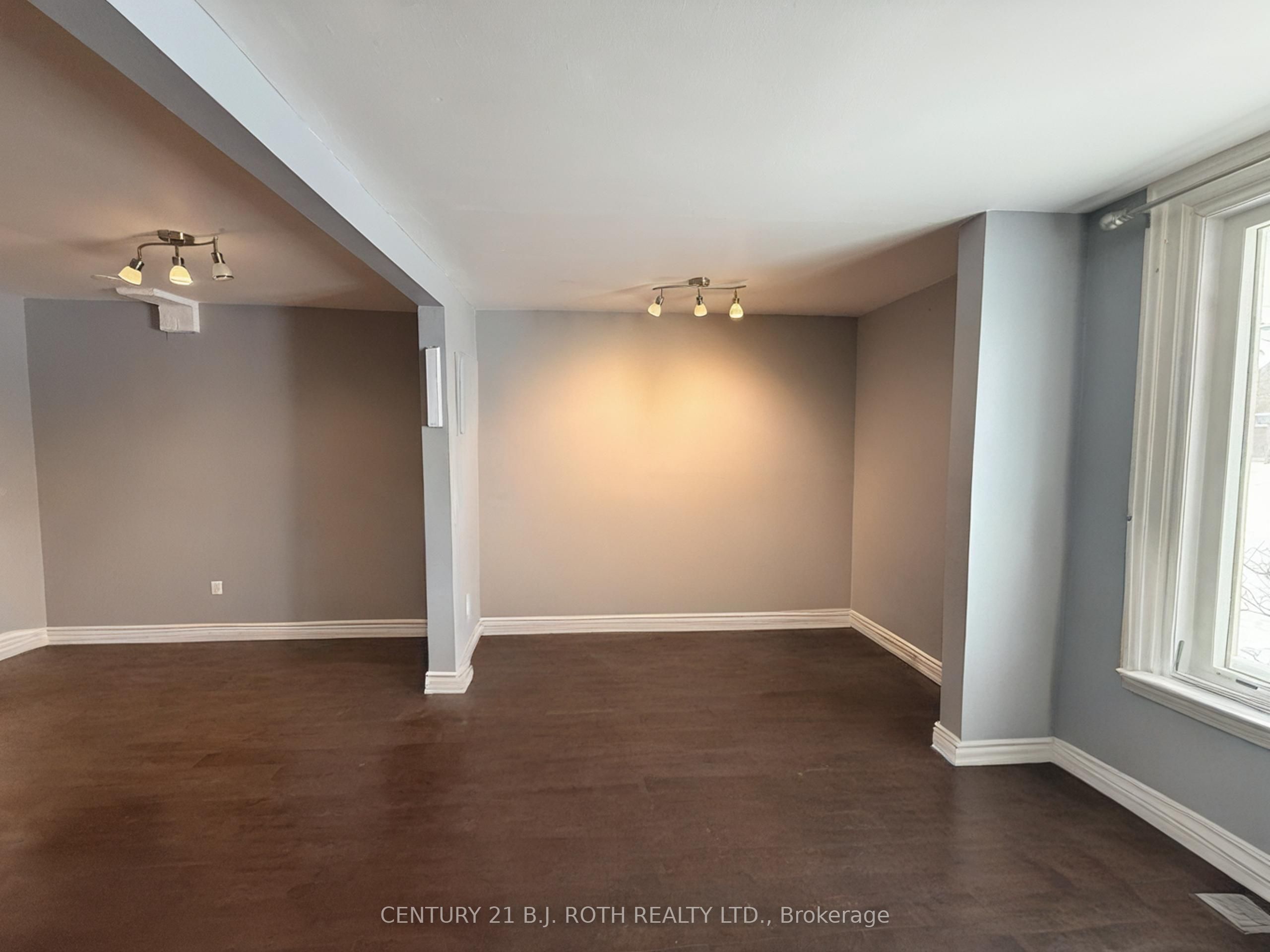 58 Mary Street Low Property Photo 2