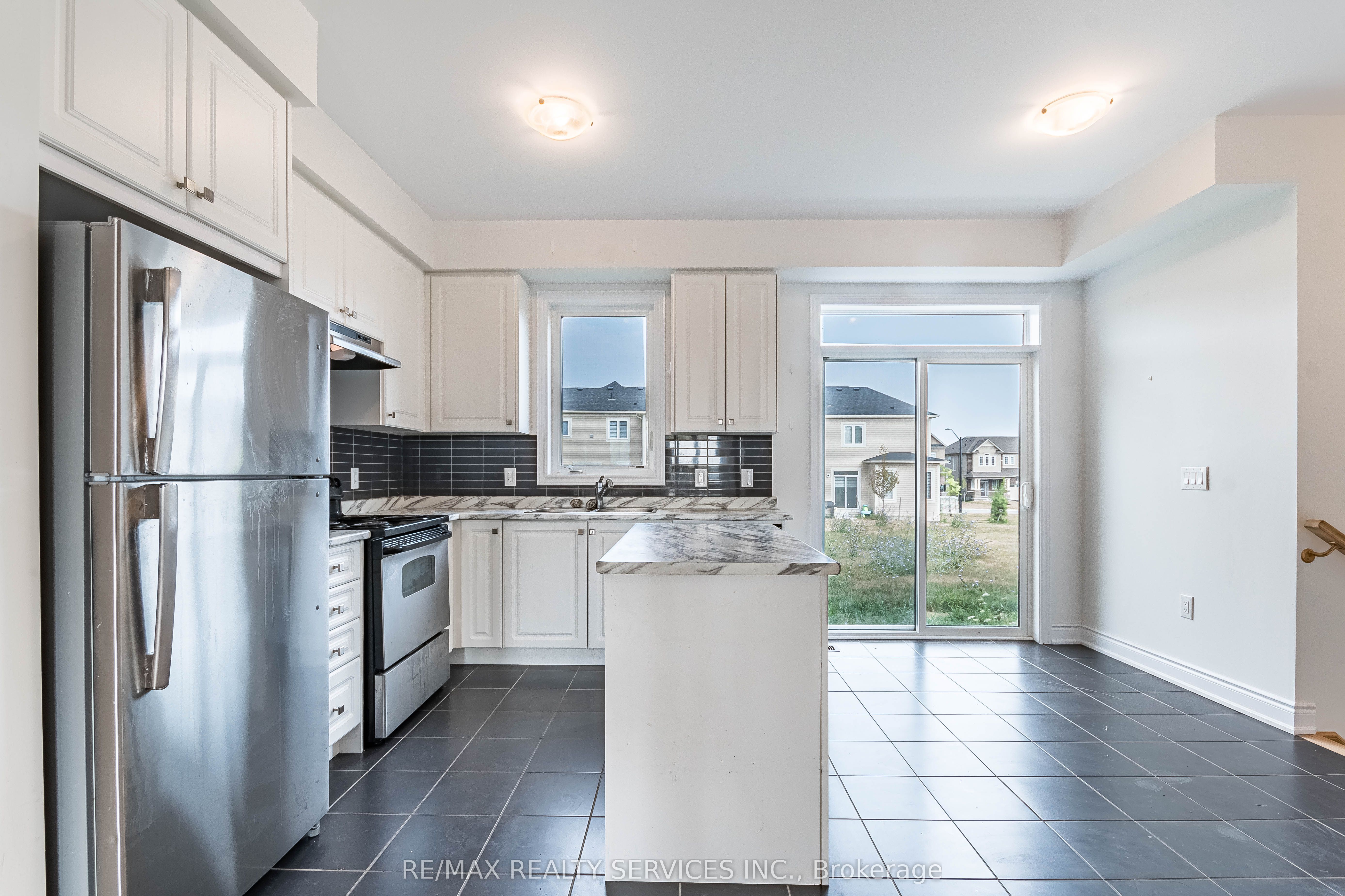 73 Central Square Boulevard Property Photo 8