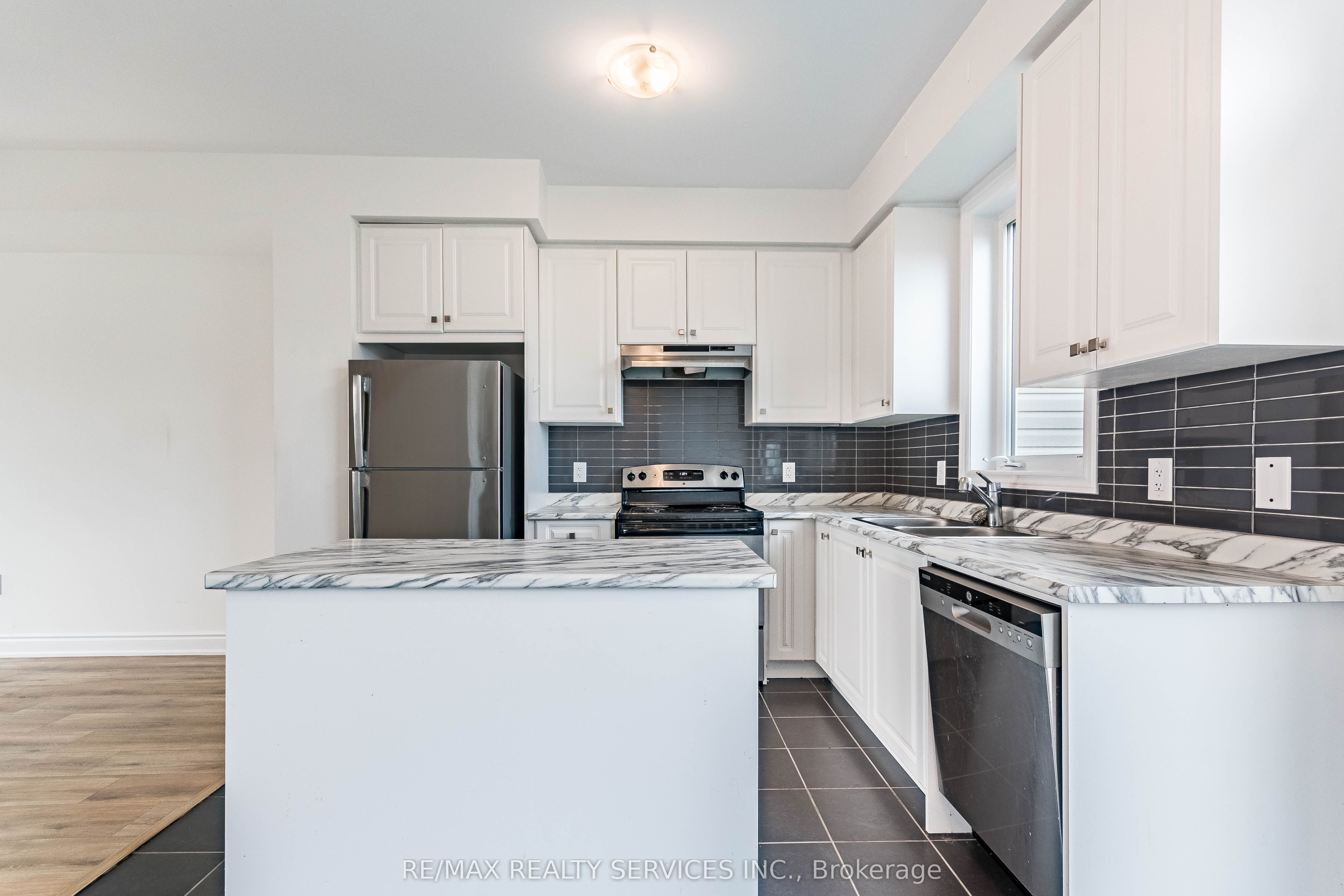 73 Central Square Boulevard Property Photo 9