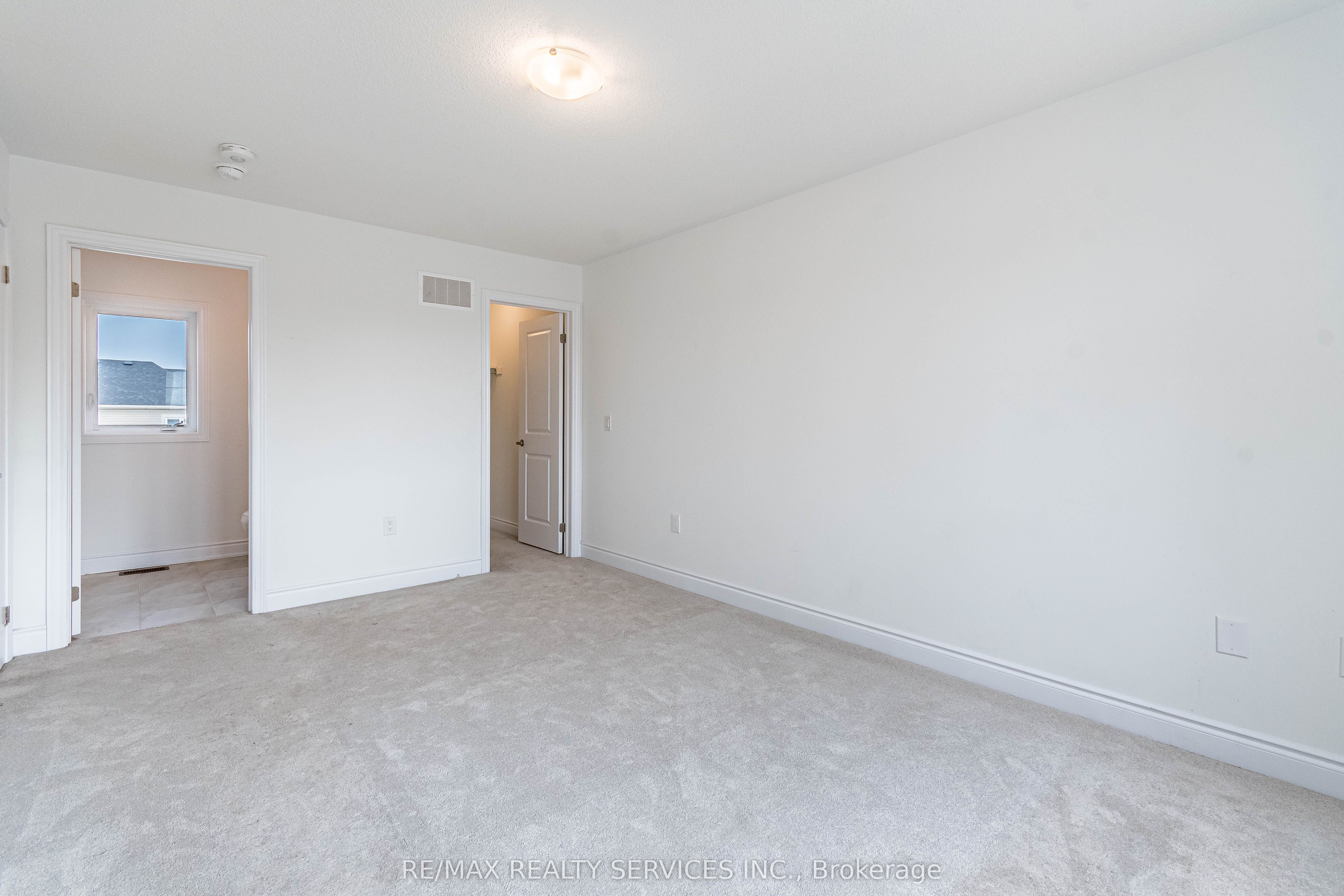 73 Central Square Boulevard Property Photo 15