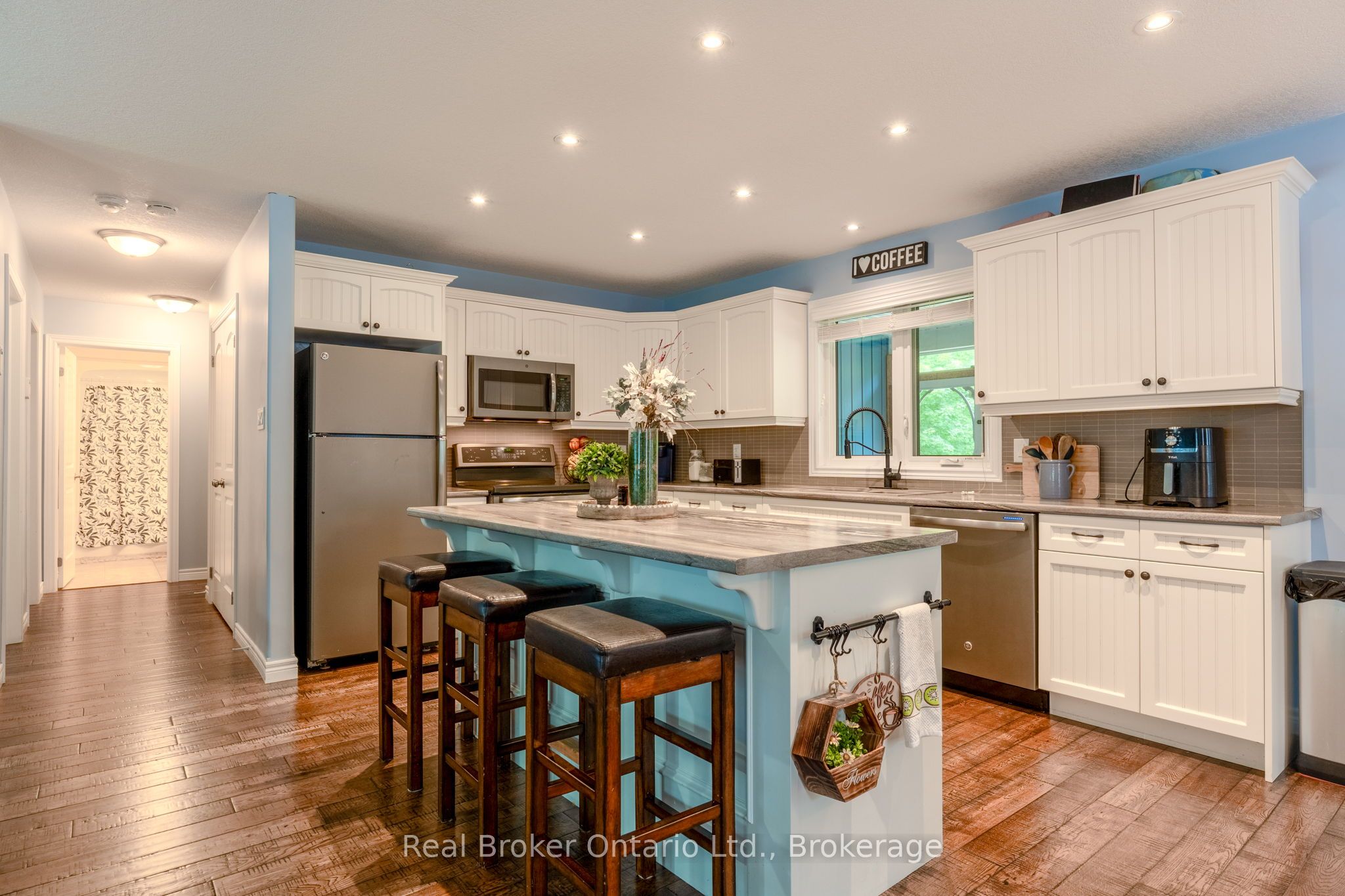 204 Golf Course Road Property Photo 6